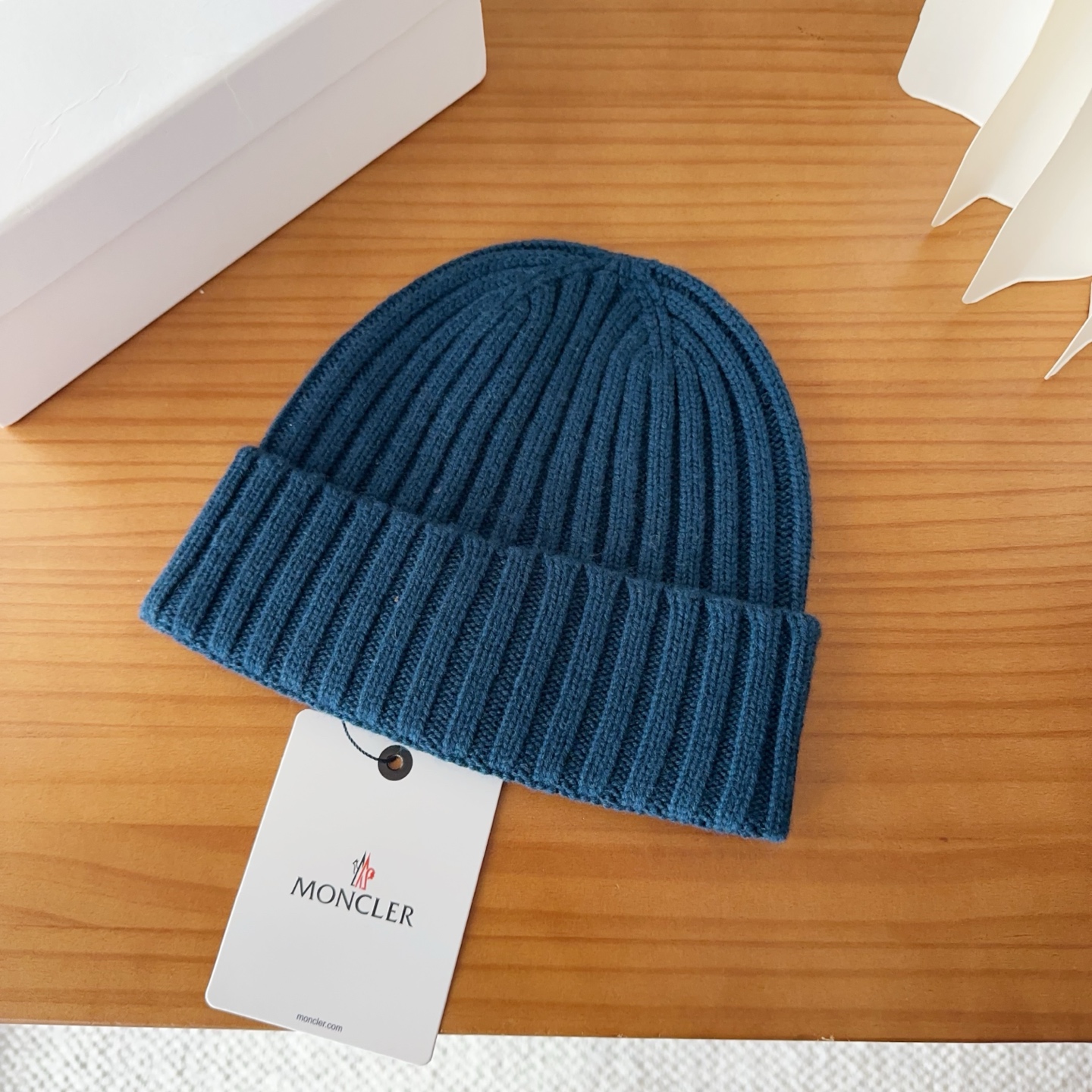Moncler蒙口25秋冬女士羊毛编织保暖针织帽羊绒软糯般质感，正品级享受！超大狐狸毛球1:1定制，原标