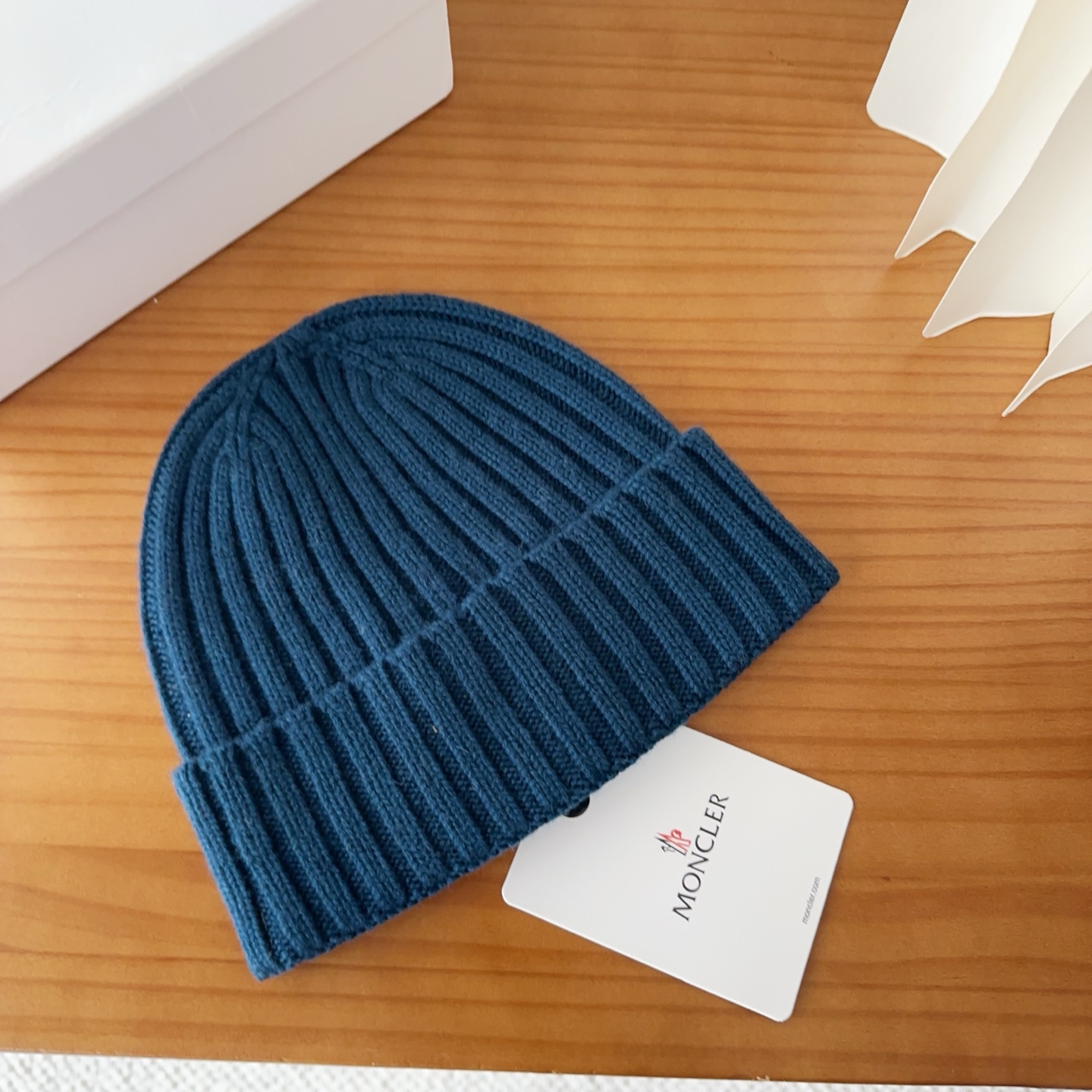 Moncler蒙口25秋冬女士羊毛编织保暖针织帽羊绒软糯般质感，正品级享受！超大狐狸毛球1:1定制，原标