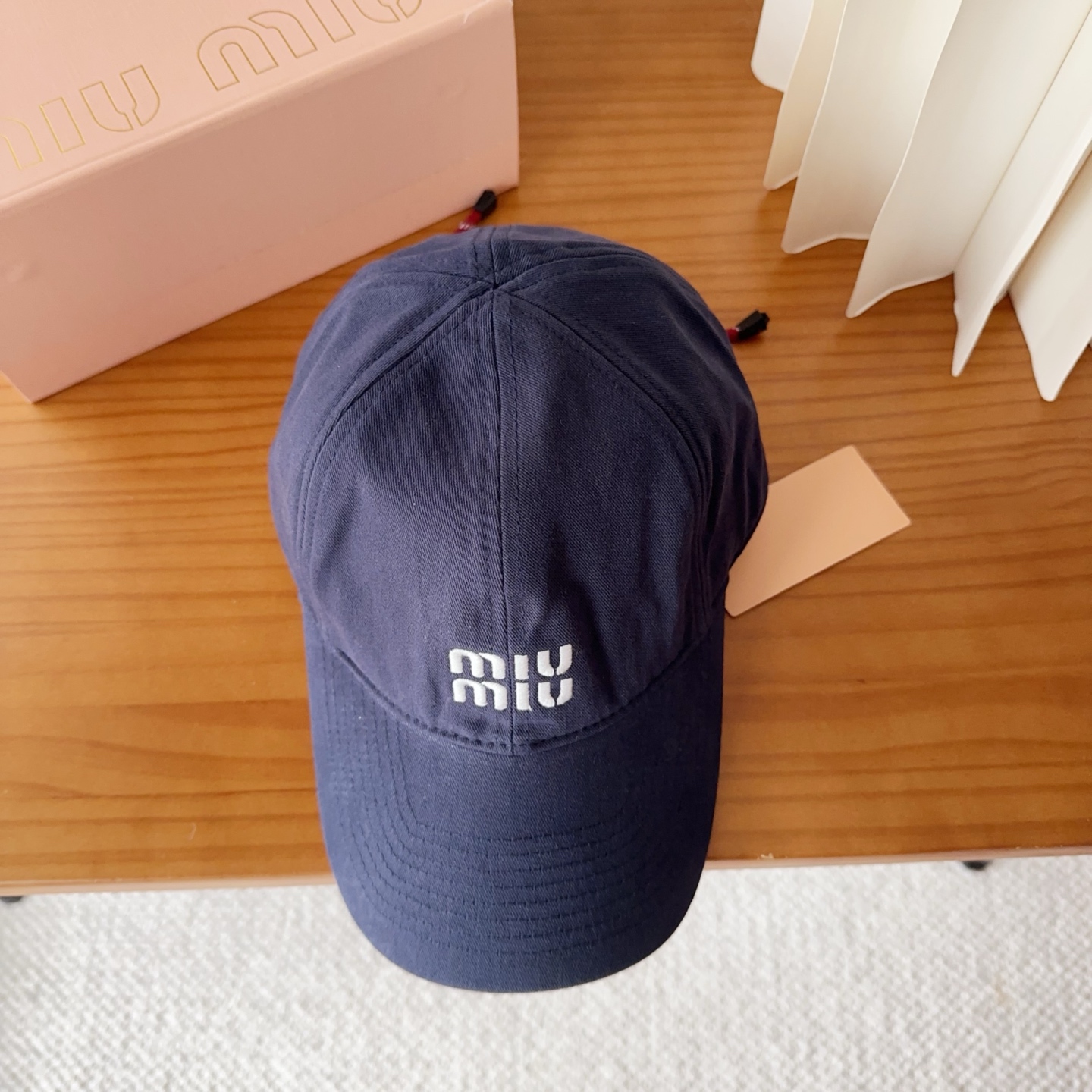 NO:824727,miumiu Miu Miu's new autumn and winter baseball cap. The original order is authentic and made to order. The original workmanship is meticulous and the quality is superb!  hat straw hat bucket hat baseball cap, hat, miumiu, espadrilles, hats19860909miumiu 缪缪秋冬新品棒球帽 原单正品开模订制,原版做工细致质量超赞！帽子草帽渔夫帽棒球帽,帽子,miumiu,espadrilles,hats,hat