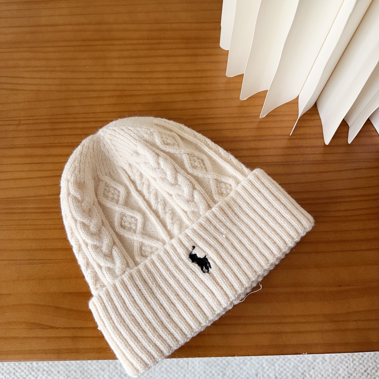 P57

POLO针织冷帽
砖柜新款！一上架便火遍小红书~
全网首发 对色对版
首批货量充足 快快入手