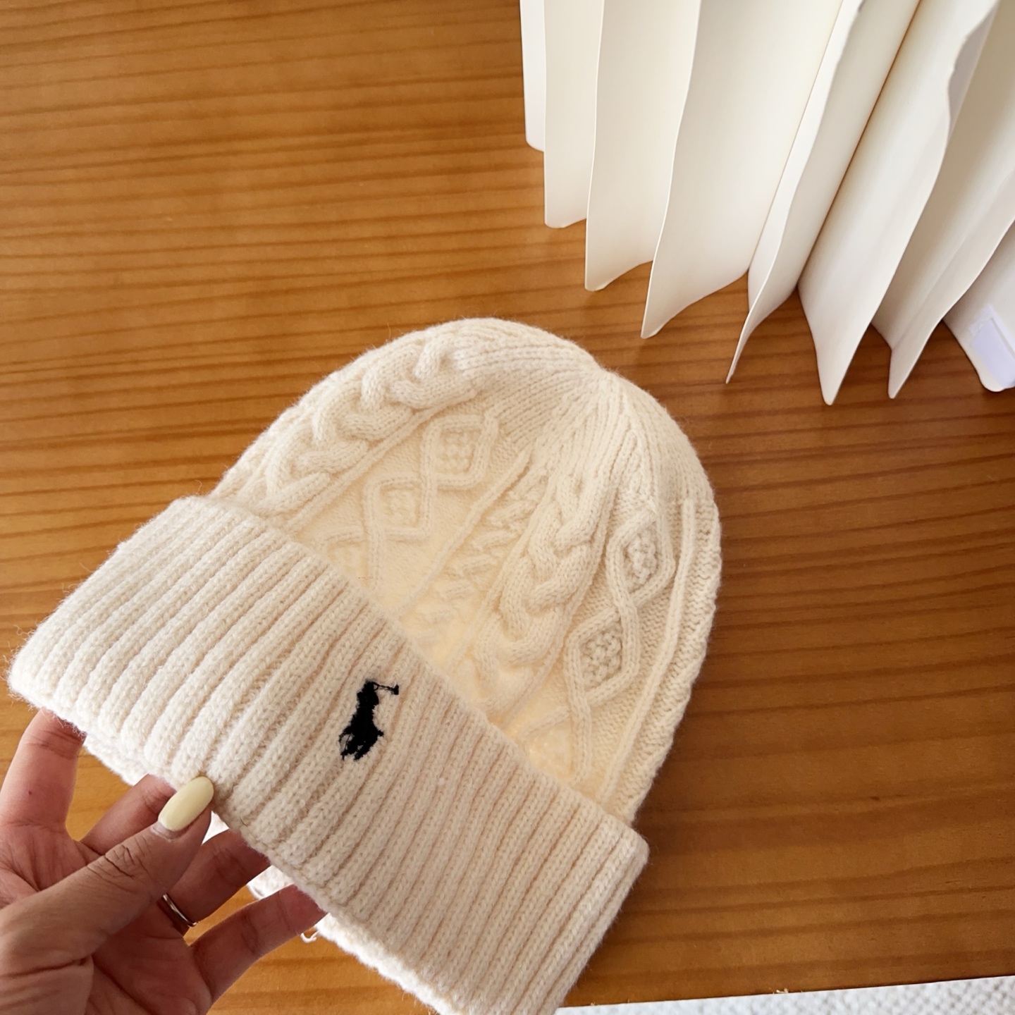 P57

POLO针织冷帽
砖柜新款！一上架便火遍小红书~
全网首发 对色对版
首批货量充足 快快入手