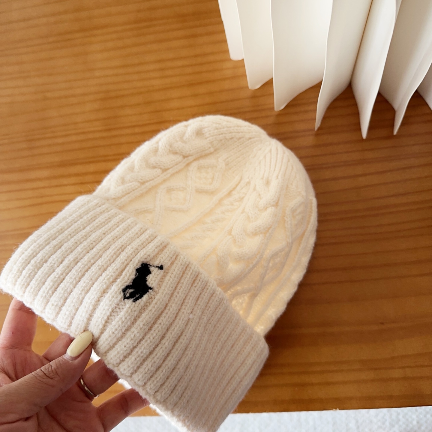 P57

POLO针织冷帽
砖柜新款！一上架便火遍小红书~
全网首发 对色对版
首批货量充足 快快入手