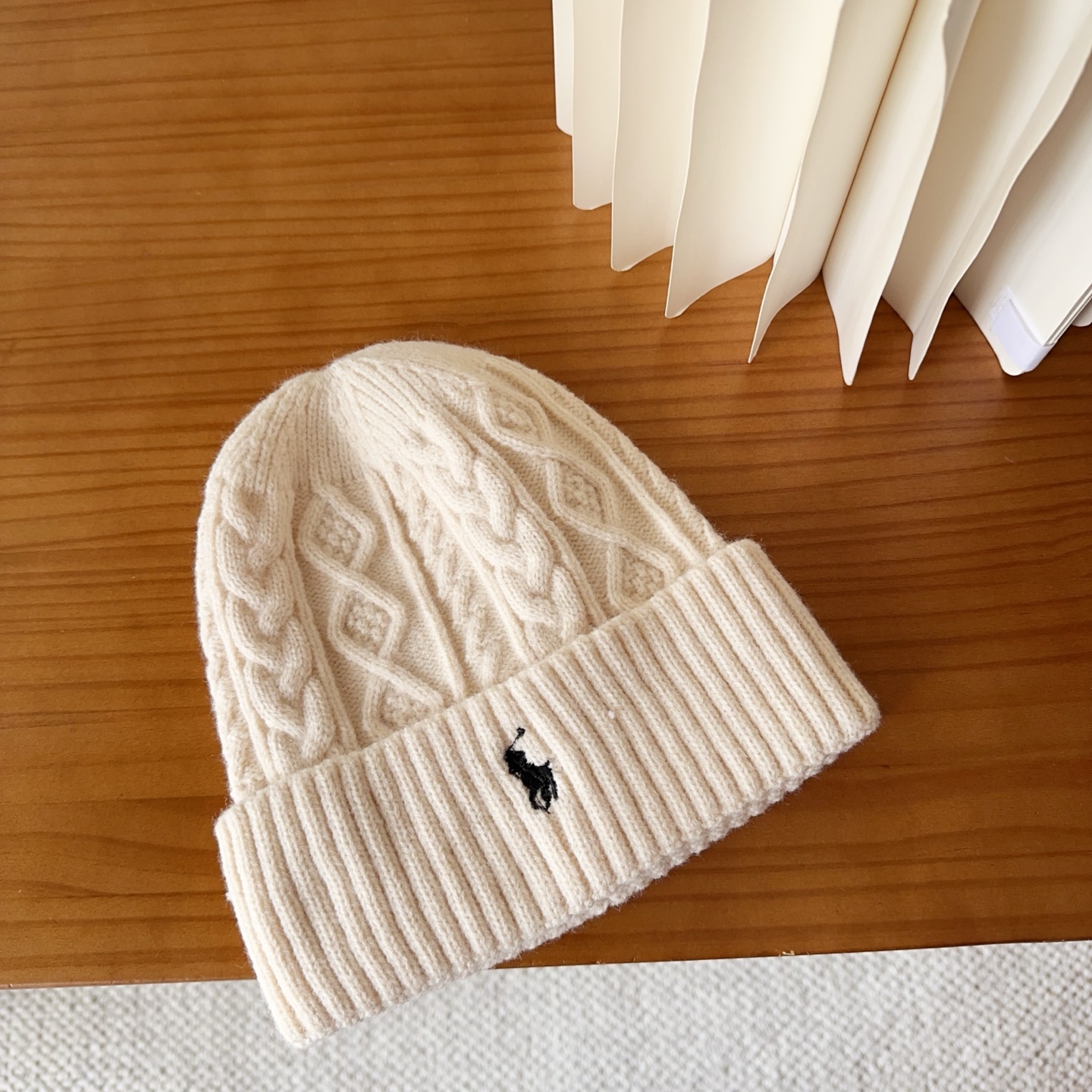 P57

POLO针织冷帽
砖柜新款！一上架便火遍小红书~
全网首发 对色对版
首批货量充足 快快入手