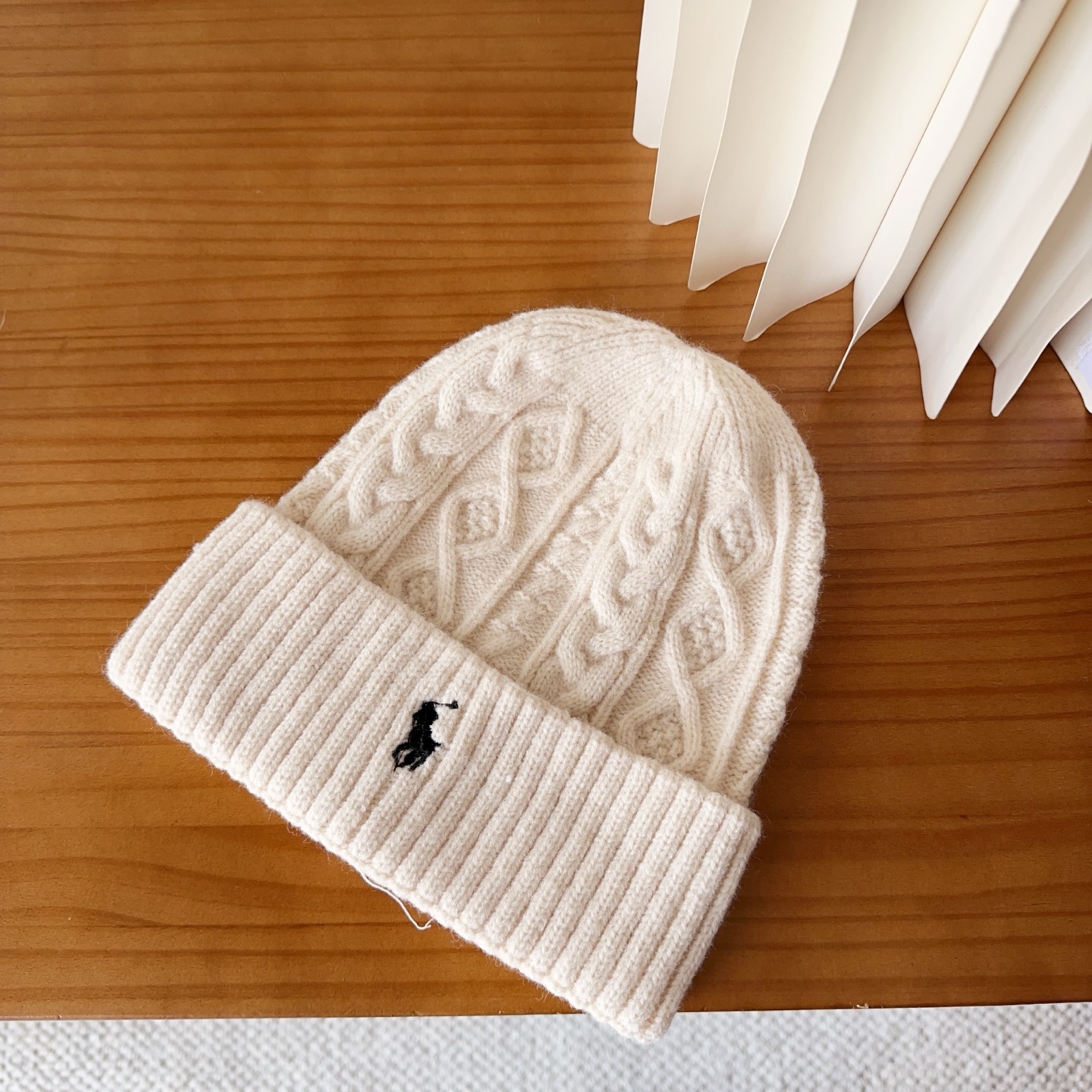 P57

POLO针织冷帽
砖柜新款！一上架便火遍小红书~
全网首发 对色对版
首批货量充足 快快入手