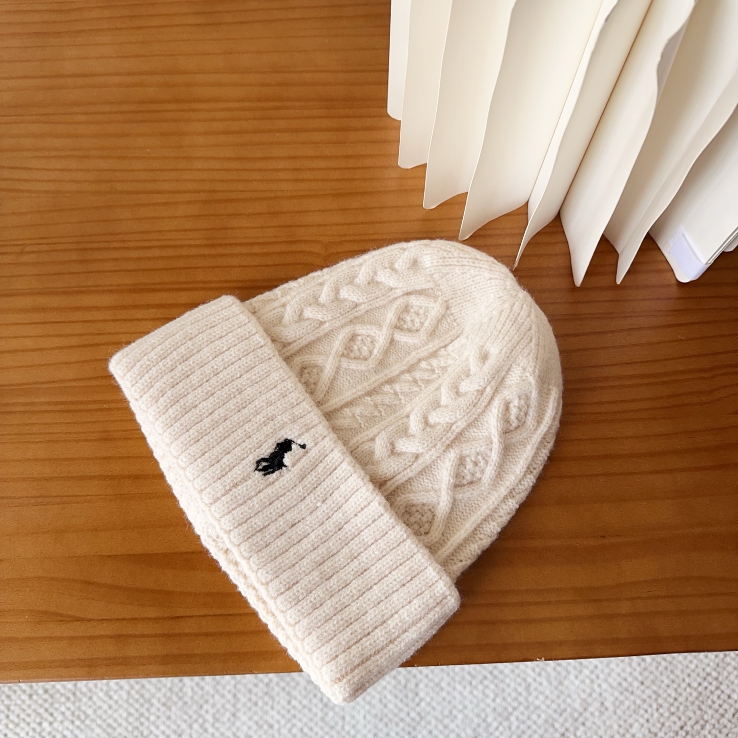 P57

POLO针织冷帽
砖柜新款！一上架便火遍小红书~
全网首发 对色对版
首批货量充足 快快入手