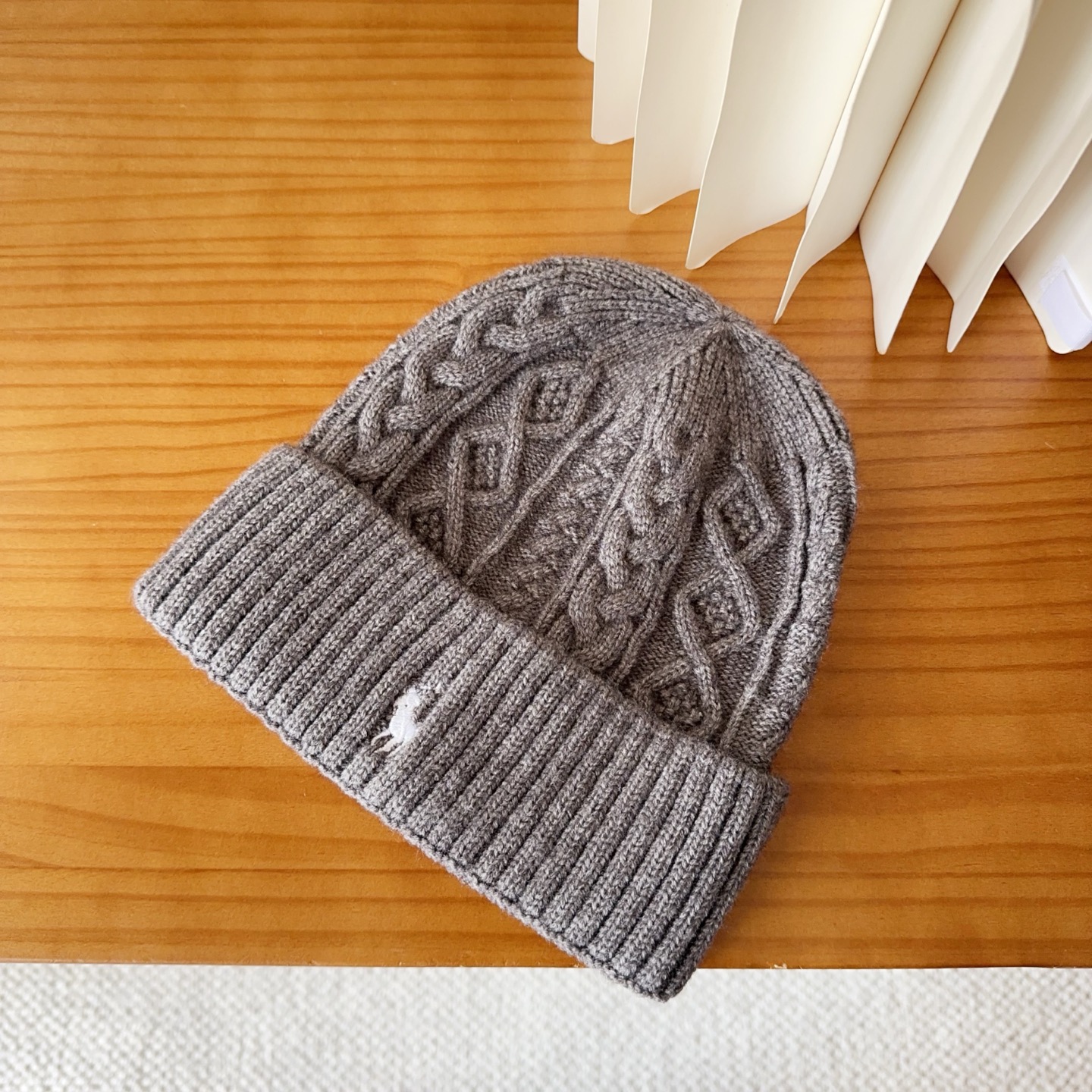 P57

POLO针织冷帽
砖柜新款！一上架便火遍小红书~
全网首发 对色对版
首批货量充足 快快入手