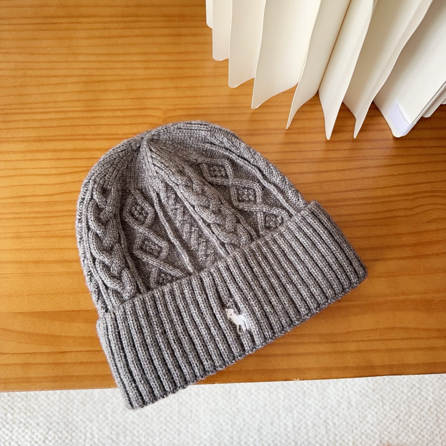 P57

POLO针织冷帽
砖柜新款！一上架便火遍小红书~
全网首发 对色对版
首批货量充足 快快入手