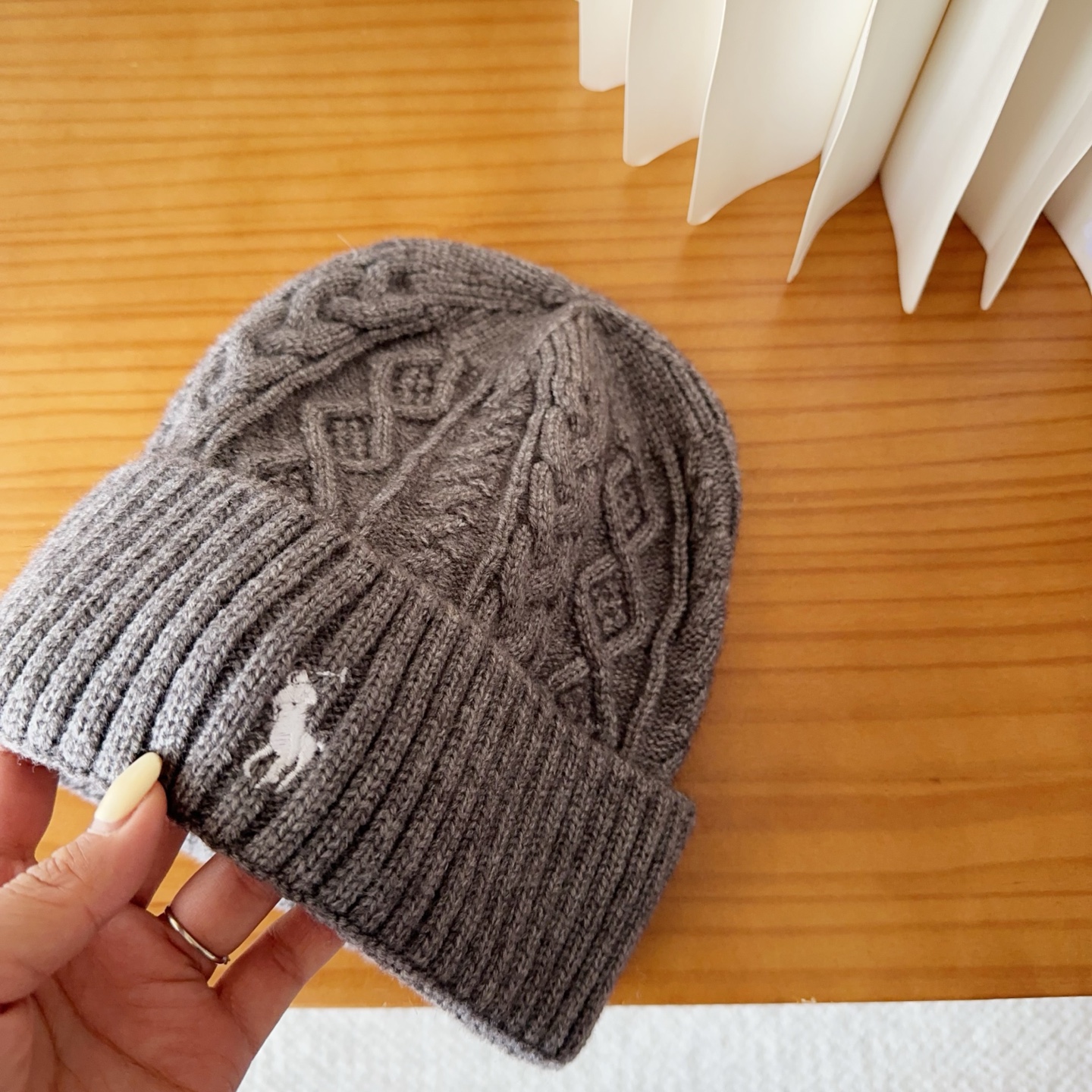 P57

POLO针织冷帽
砖柜新款！一上架便火遍小红书~
全网首发 对色对版
首批货量充足 快快入手