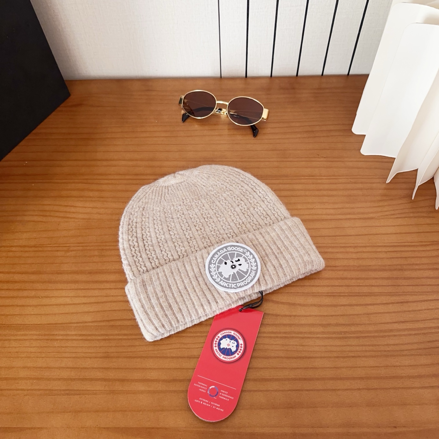 CANADA GOOSE加拿大鹅冬季保暖羊绒冷帽兔羊毛材质，手感厚实，不易变形时尚百搭情侣帽，进口刺绣标