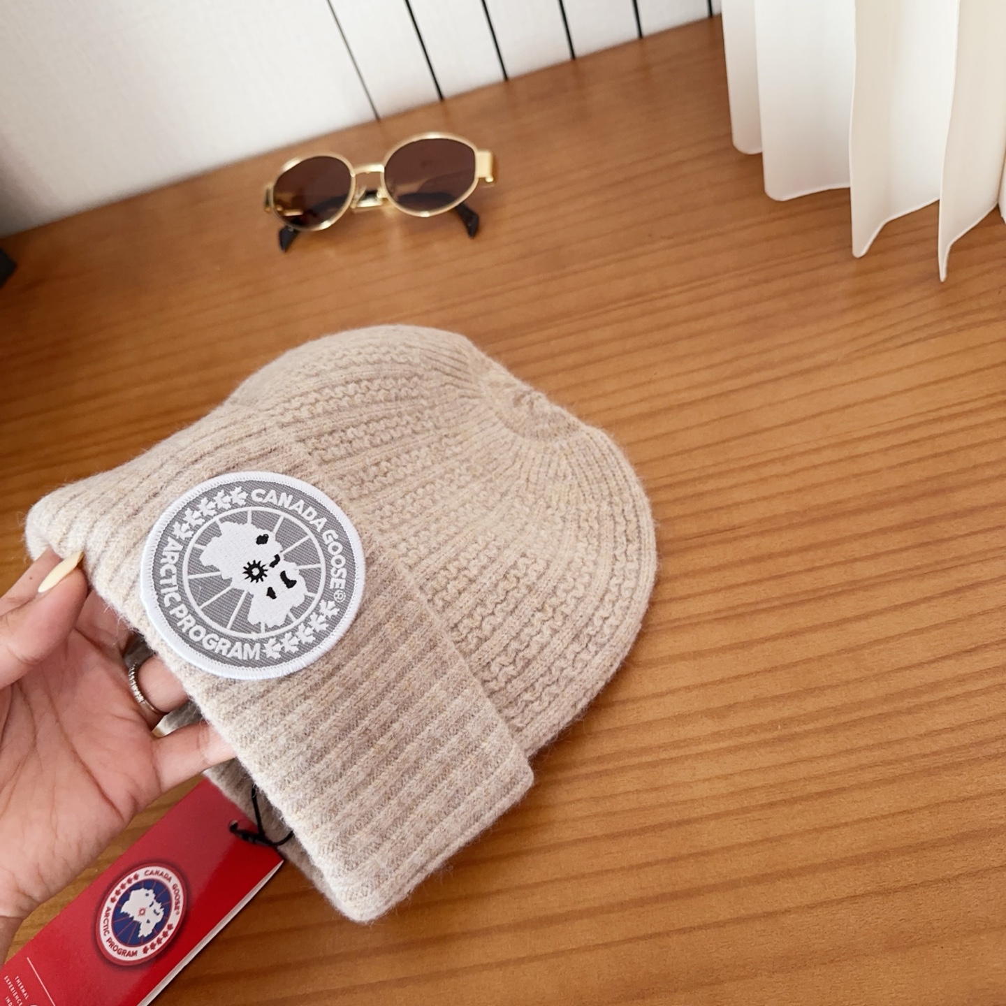 CANADA GOOSE加拿大鹅冬季保暖羊绒冷帽兔羊毛材质，手感厚实，不易变形时尚百搭情侣帽，进口刺绣标