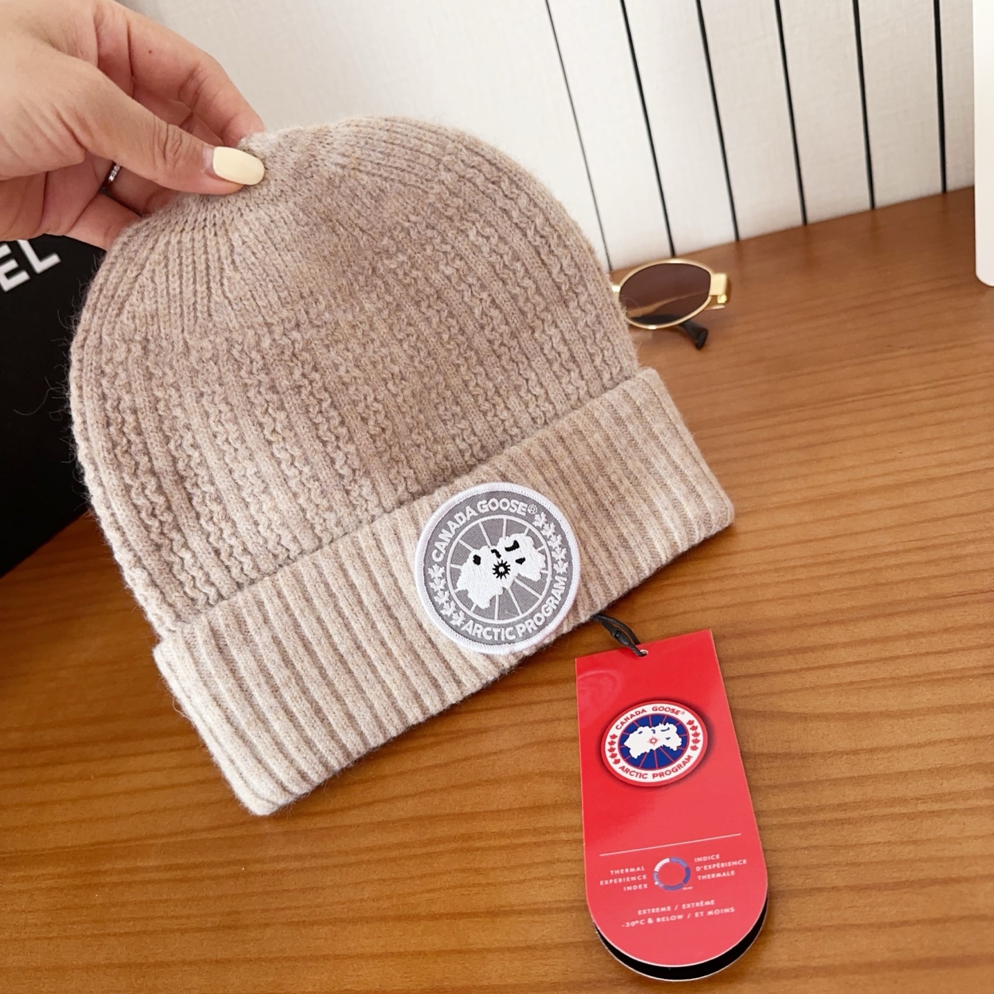 CANADA GOOSE加拿大鹅冬季保暖羊绒冷帽兔羊毛材质，手感厚实，不易变形时尚百搭情侣帽，进口刺绣标