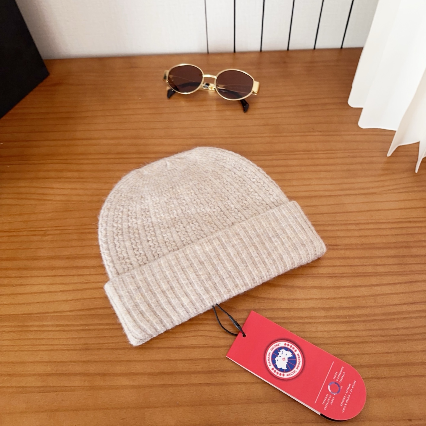 CANADA GOOSE加拿大鹅冬季保暖羊绒冷帽兔羊毛材质，手感厚实，不易变形时尚百搭情侣帽，进口刺绣标