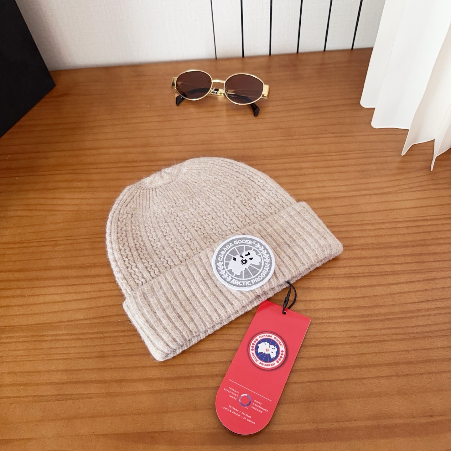 CANADA GOOSE加拿大鹅冬季保暖羊绒冷帽兔羊毛材质，手感厚实，不易变形时尚百搭情侣帽，进口刺绣标