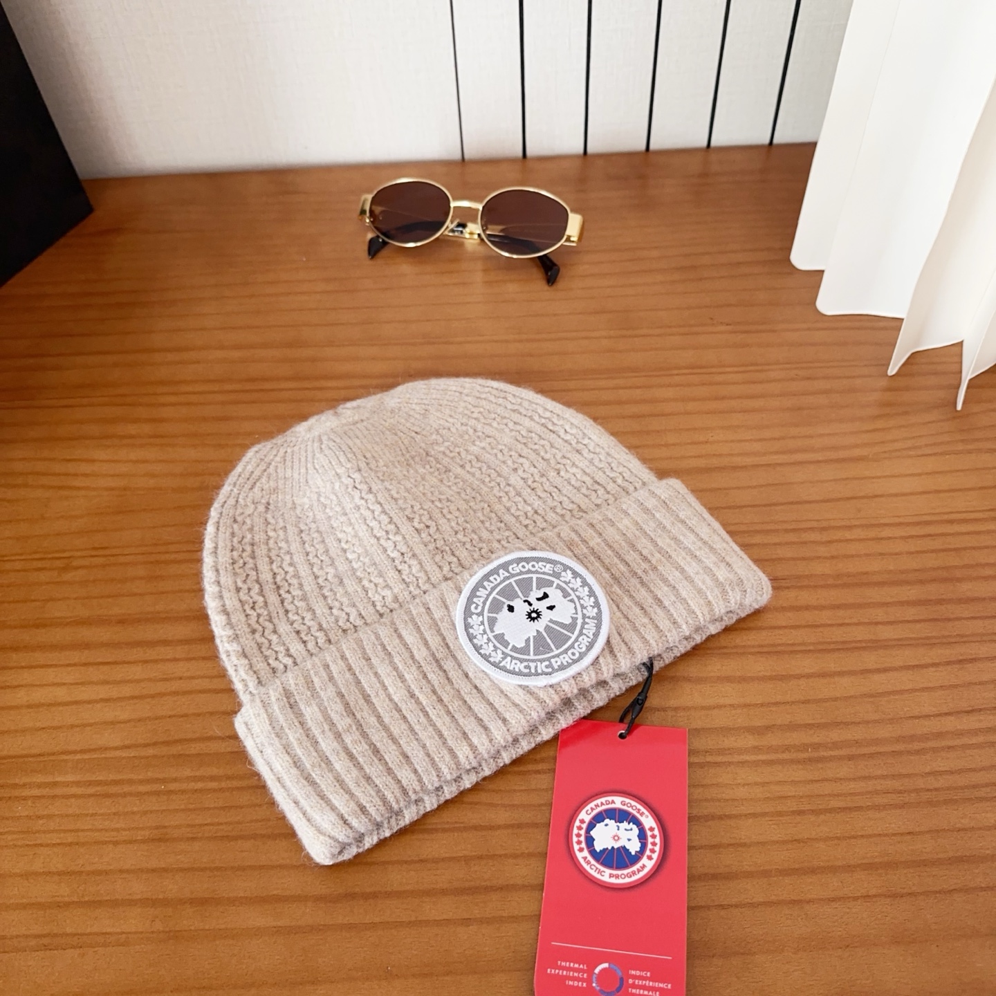 CANADA GOOSE加拿大鹅冬季保暖羊绒冷帽兔羊毛材质，手感厚实，不易变形时尚百搭情侣帽，进口刺绣标