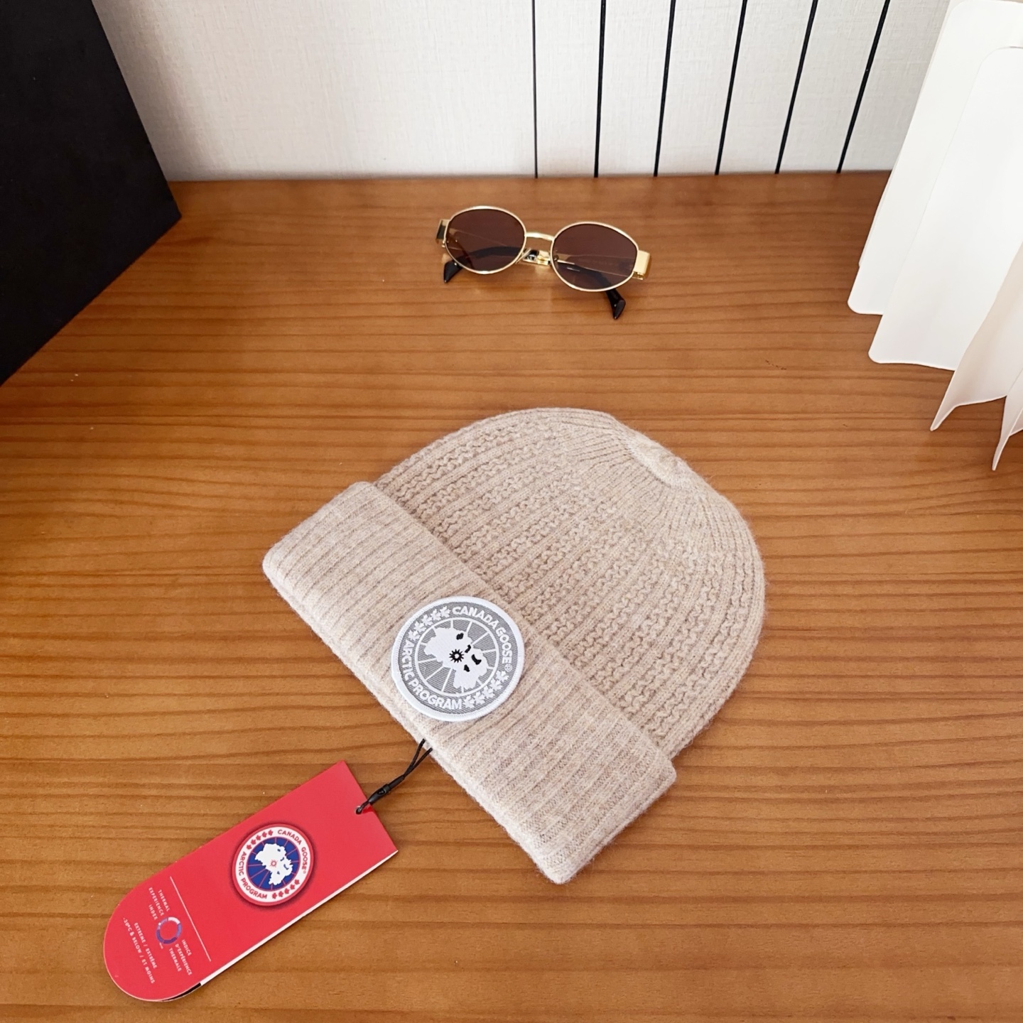 CANADA GOOSE加拿大鹅冬季保暖羊绒冷帽兔羊毛材质，手感厚实，不易变形时尚百搭情侣帽，进口刺绣标