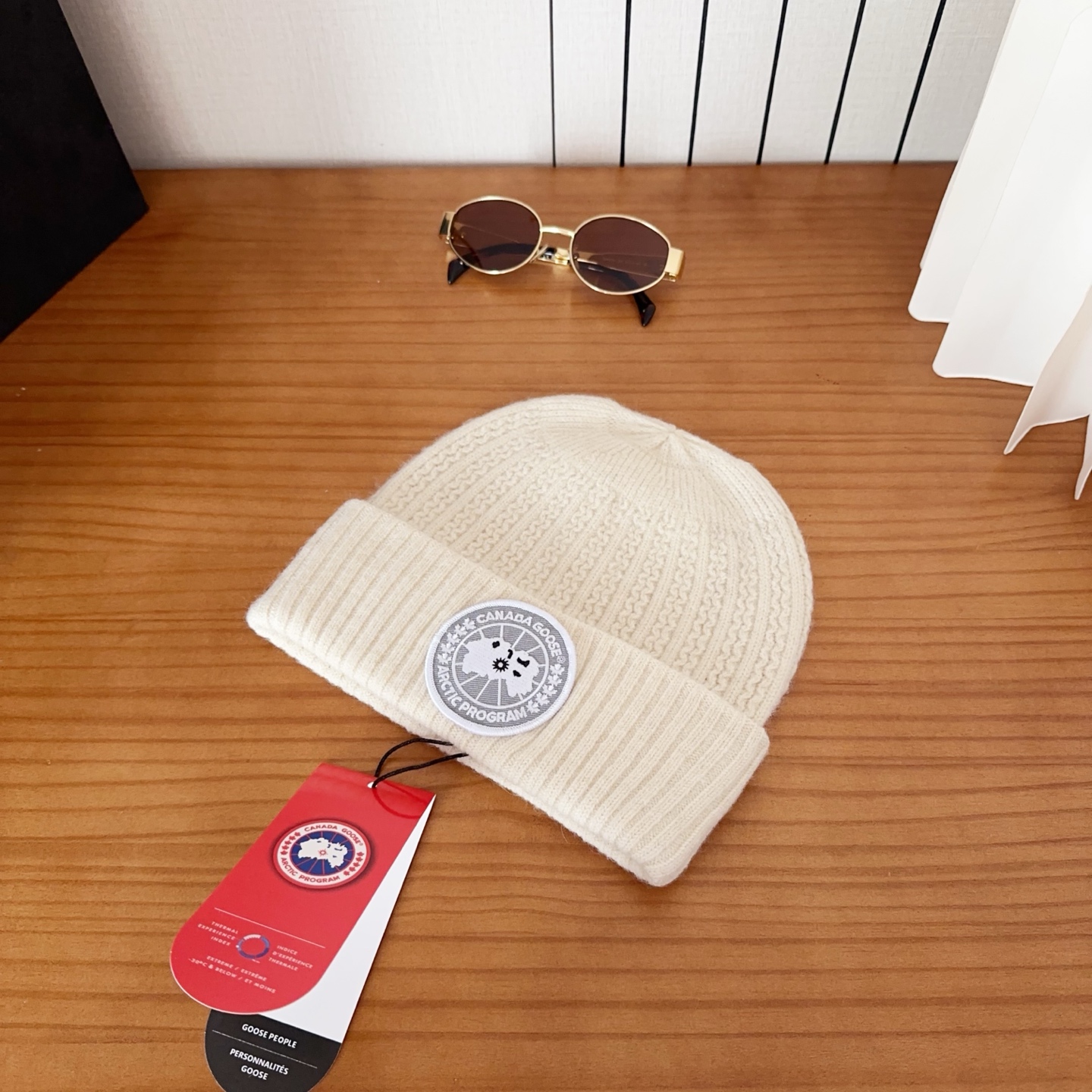 CANADA GOOSE加拿大鹅冬季保暖羊绒冷帽兔羊毛材质，手感厚实，不易变形时尚百搭情侣帽，进口刺绣标
