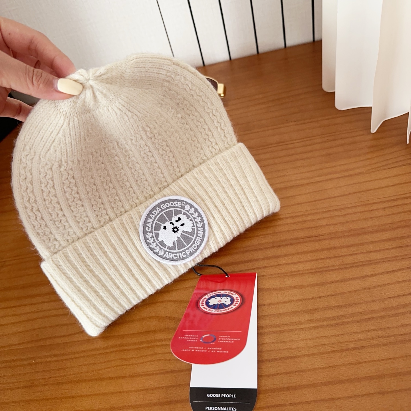 CANADA GOOSE加拿大鹅冬季保暖羊绒冷帽兔羊毛材质，手感厚实，不易变形时尚百搭情侣帽，进口刺绣标