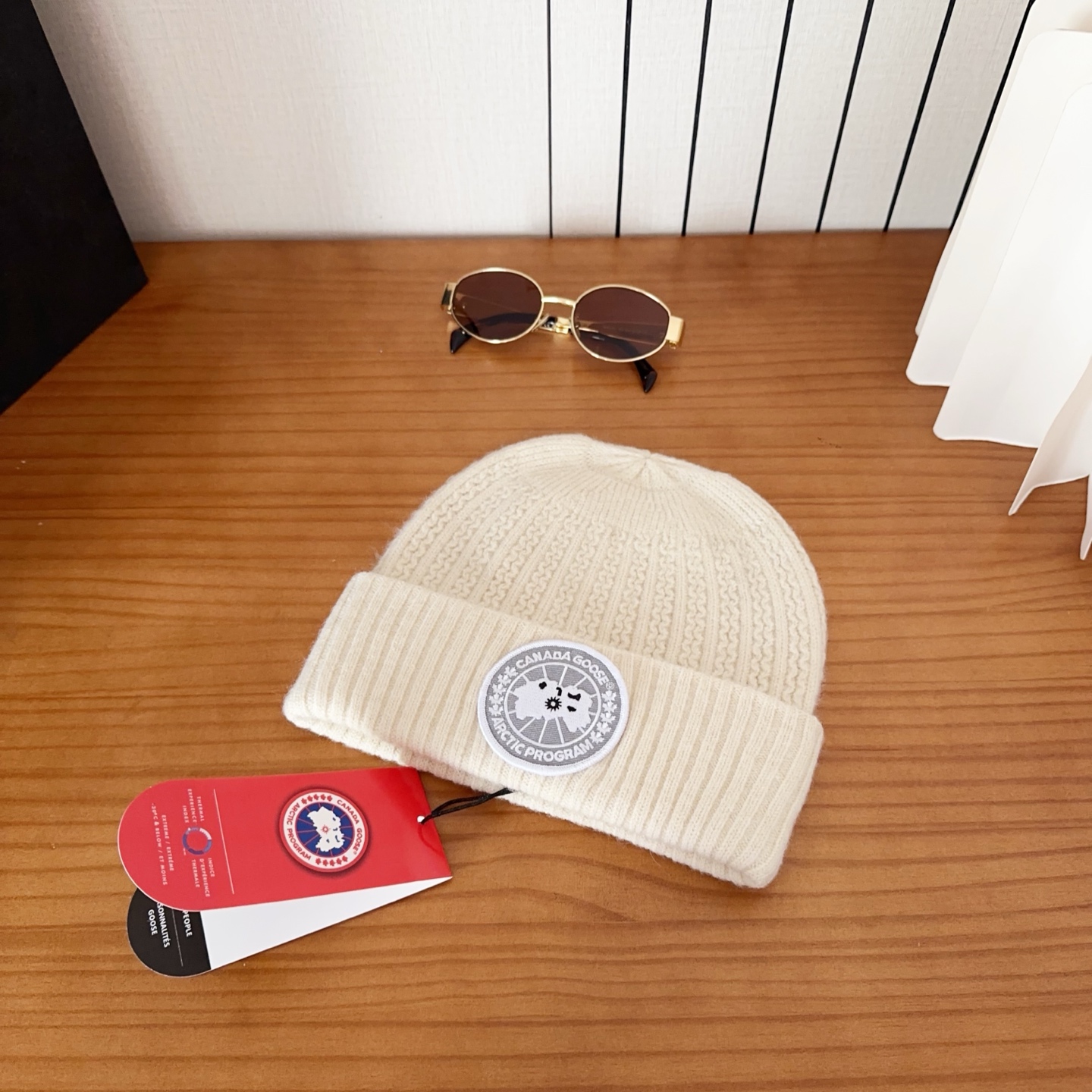 CANADA GOOSE加拿大鹅冬季保暖羊绒冷帽兔羊毛材质，手感厚实，不易变形时尚百搭情侣帽，进口刺绣标