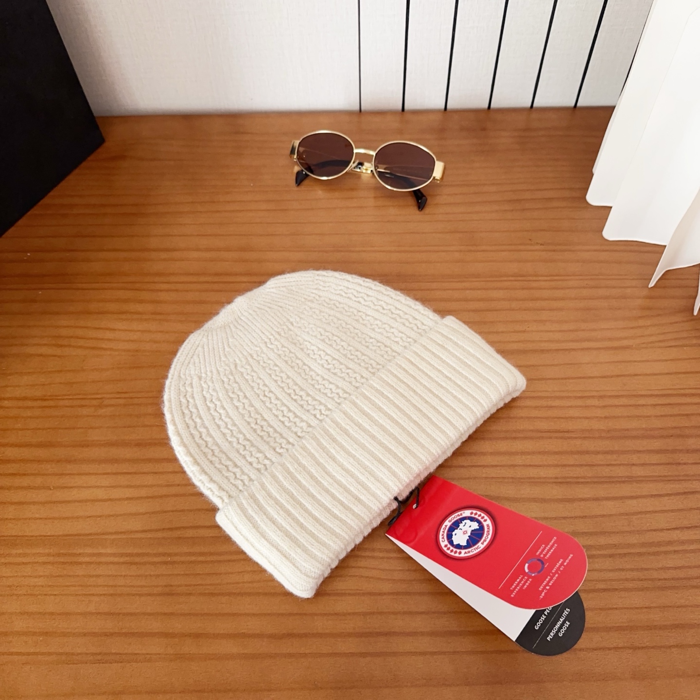 CANADA GOOSE加拿大鹅冬季保暖羊绒冷帽兔羊毛材质，手感厚实，不易变形时尚百搭情侣帽，进口刺绣标