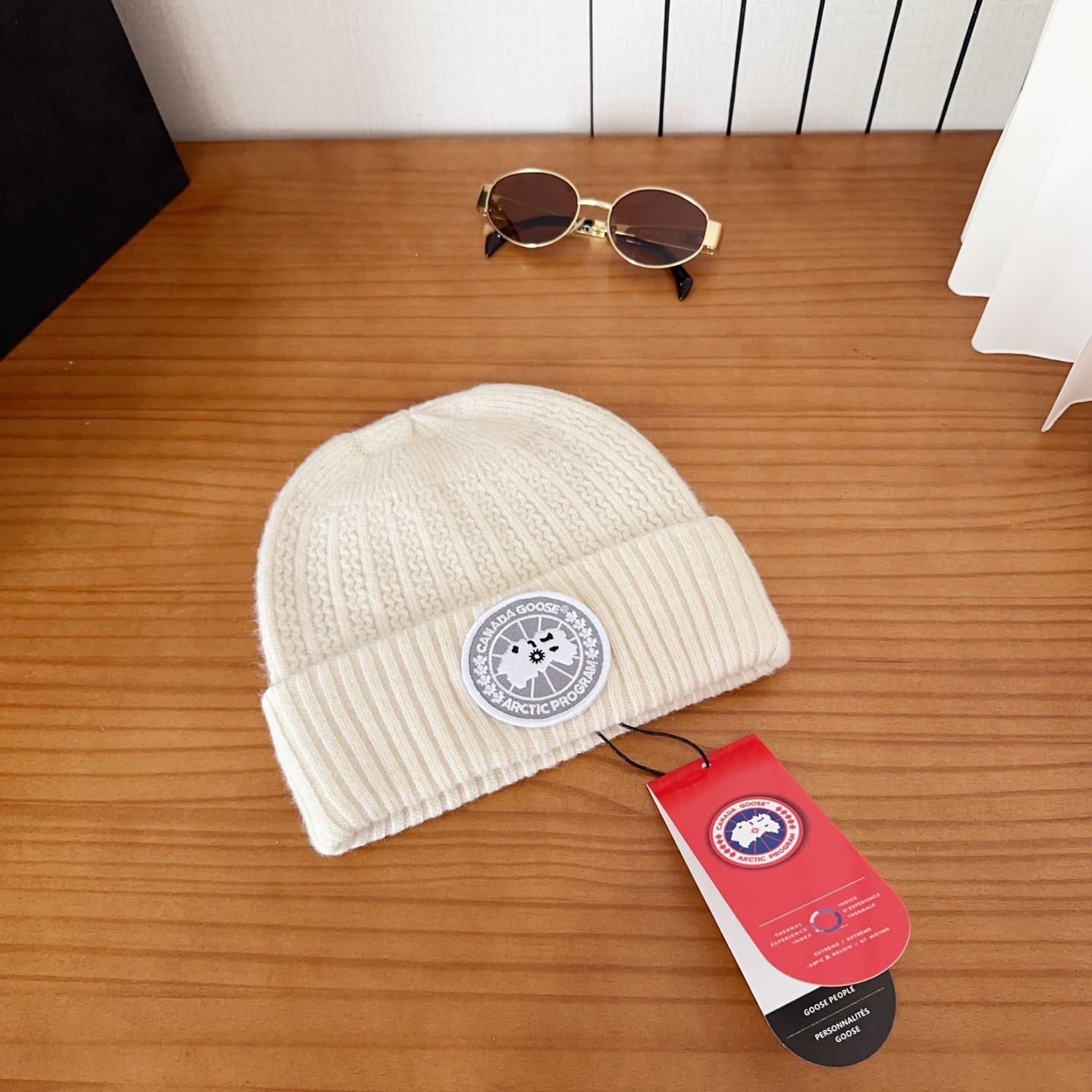 CANADA GOOSE加拿大鹅冬季保暖羊绒冷帽兔羊毛材质，手感厚实，不易变形时尚百搭情侣帽，进口刺绣标