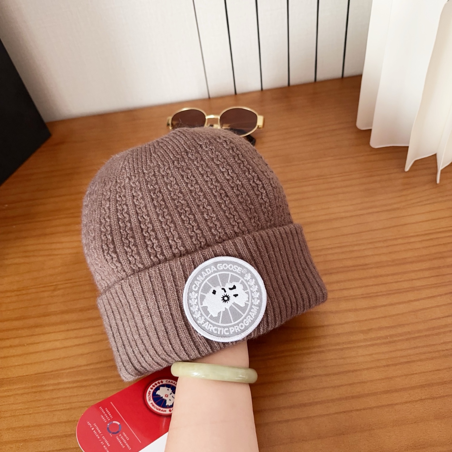 CANADA GOOSE加拿大鹅冬季保暖羊绒冷帽兔羊毛材质，手感厚实，不易变形时尚百搭情侣帽，进口刺绣标