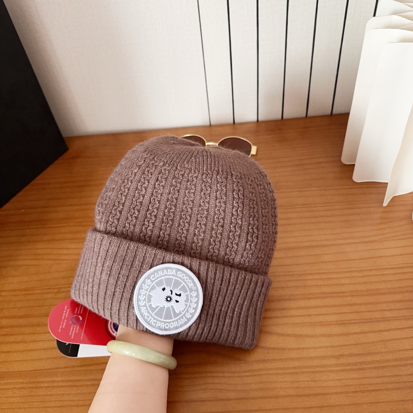 CANADA GOOSE加拿大鹅冬季保暖羊绒冷帽兔羊毛材质，手感厚实，不易变形时尚百搭情侣帽，进口刺绣标