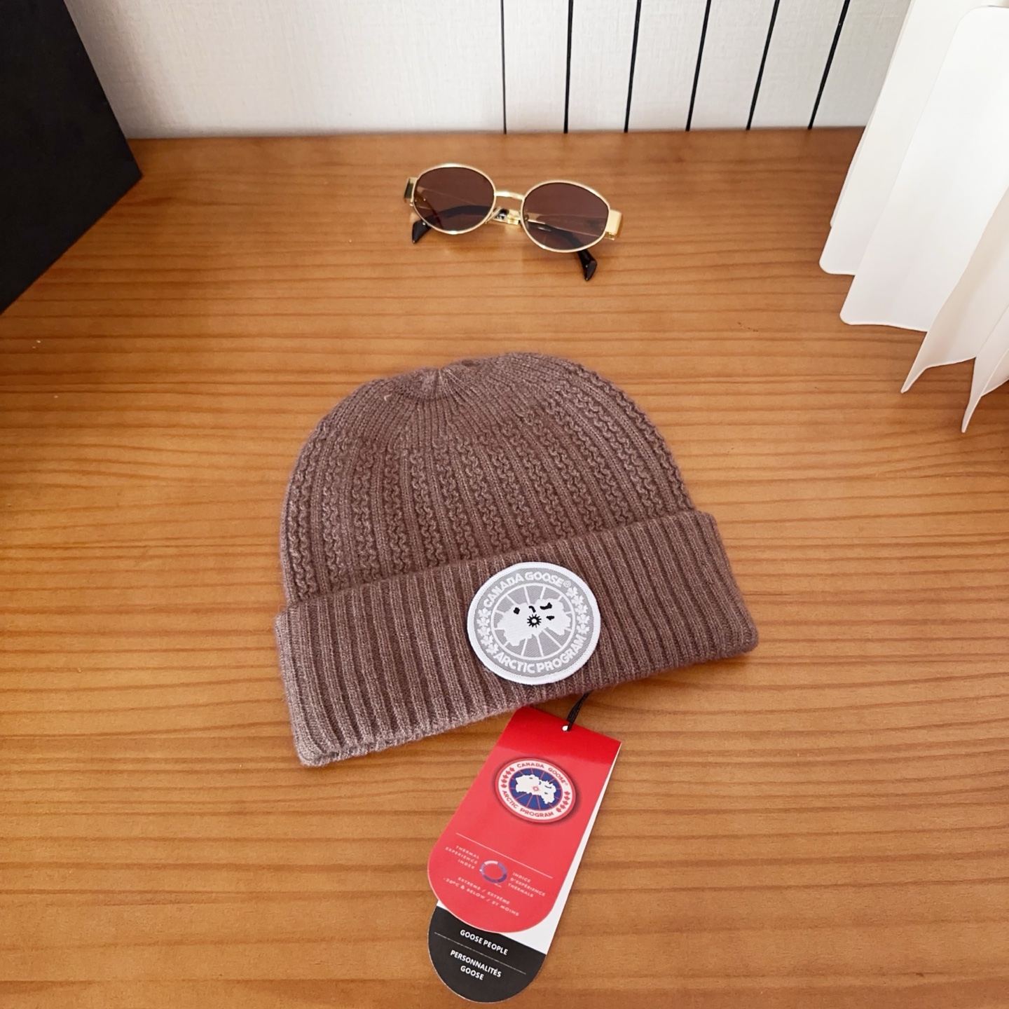 CANADA GOOSE加拿大鹅冬季保暖羊绒冷帽兔羊毛材质，手感厚实，不易变形时尚百搭情侣帽，进口刺绣标