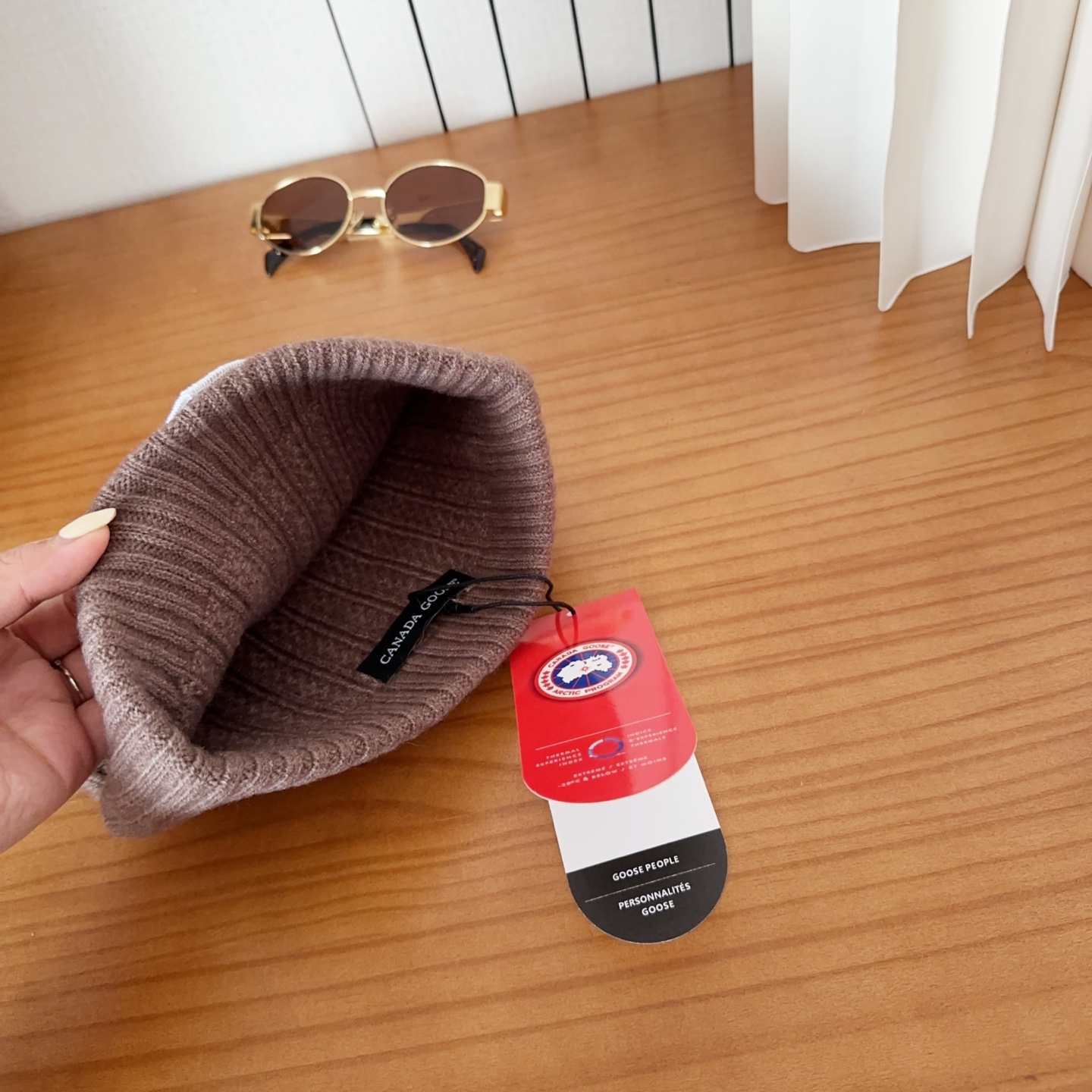 CANADA GOOSE加拿大鹅冬季保暖羊绒冷帽兔羊毛材质，手感厚实，不易变形时尚百搭情侣帽，进口刺绣标