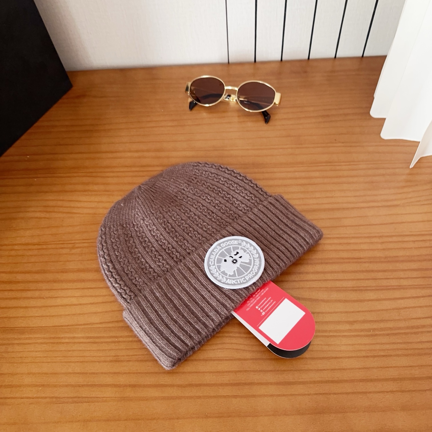 CANADA GOOSE加拿大鹅冬季保暖羊绒冷帽兔羊毛材质，手感厚实，不易变形时尚百搭情侣帽，进口刺绣标
