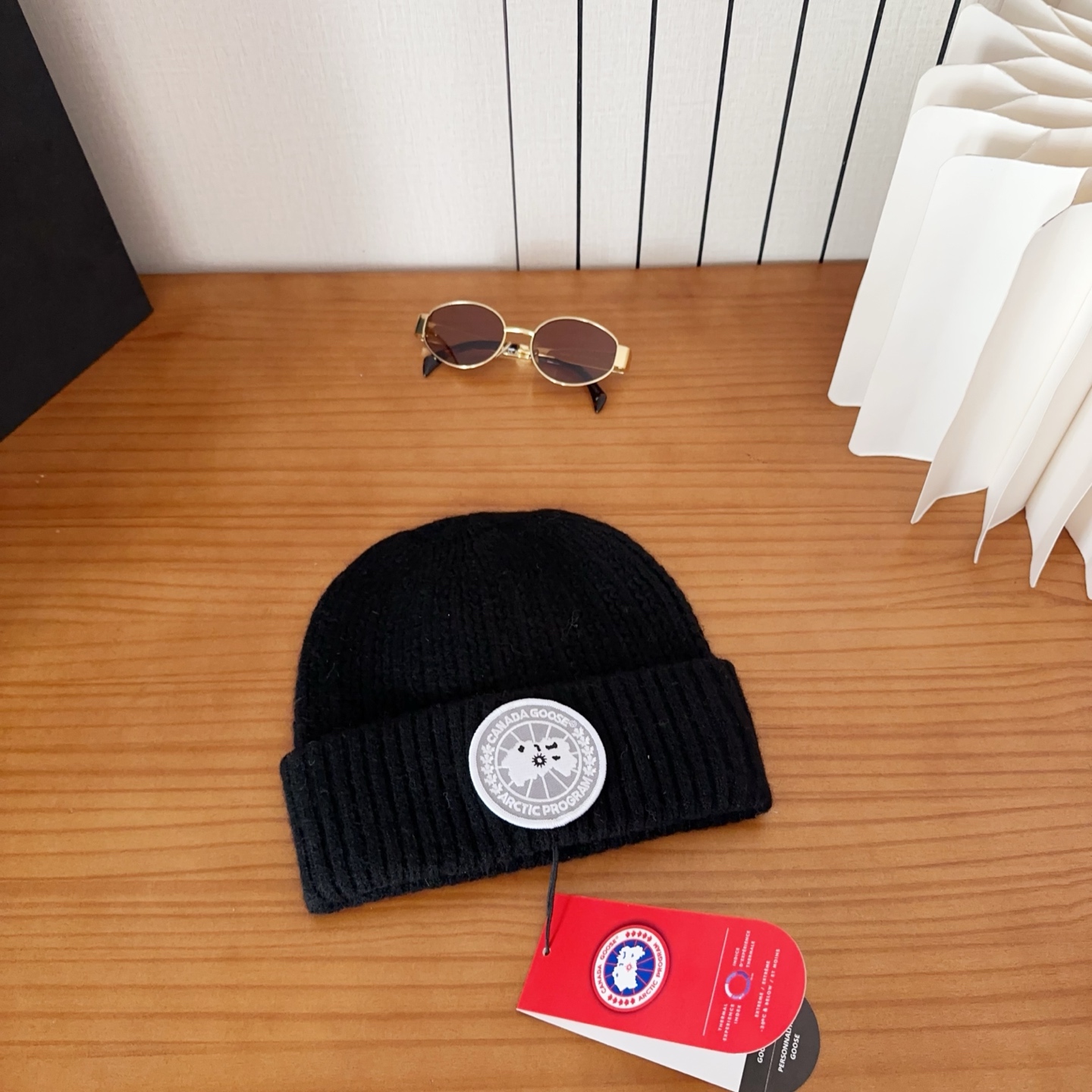 CANADA GOOSE加拿大鹅冬季保暖羊绒冷帽兔羊毛材质，手感厚实，不易变形时尚百搭情侣帽，进口刺绣标