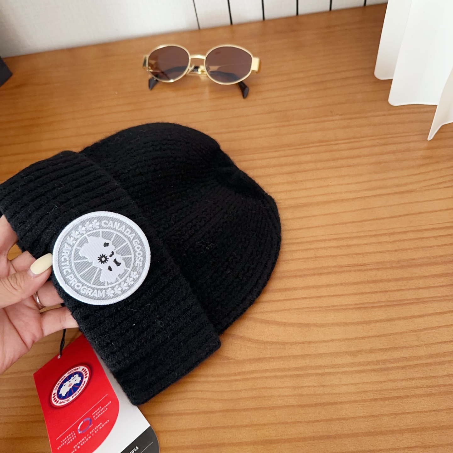 CANADA GOOSE加拿大鹅冬季保暖羊绒冷帽兔羊毛材质，手感厚实，不易变形时尚百搭情侣帽，进口刺绣标