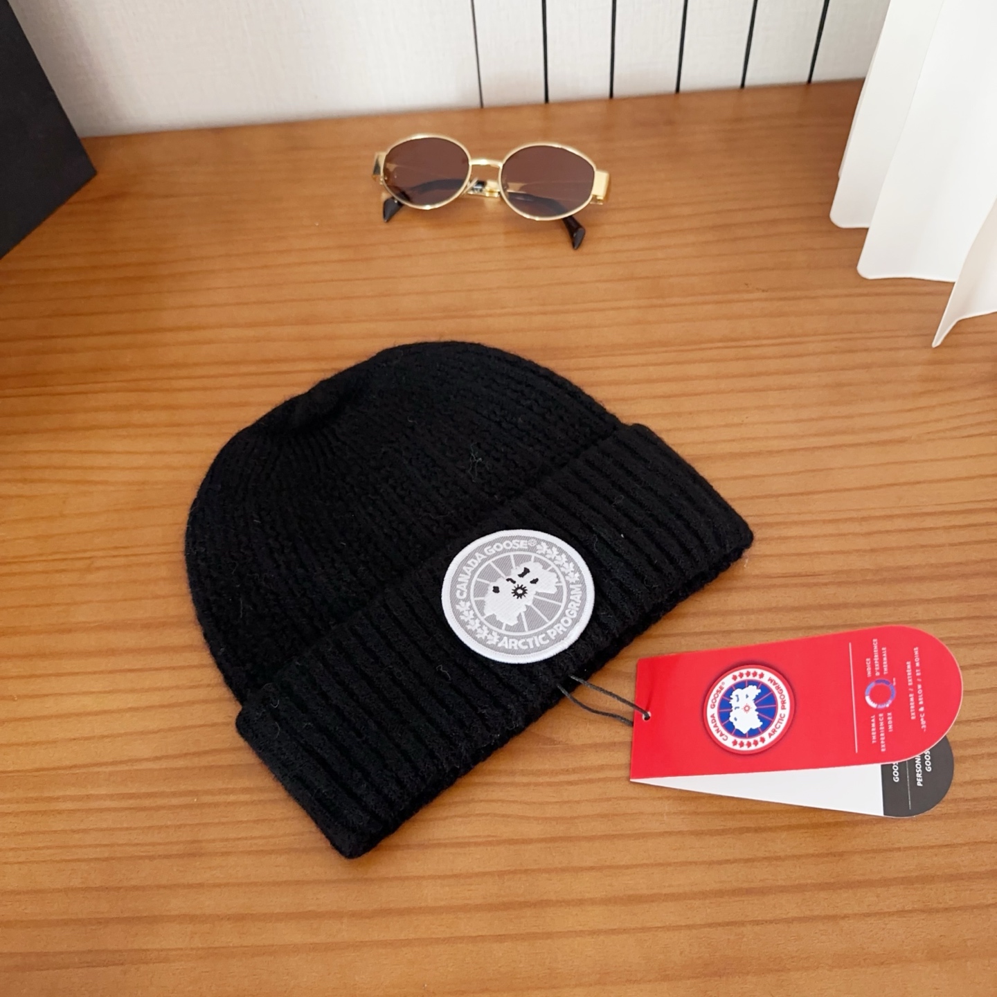 CANADA GOOSE加拿大鹅冬季保暖羊绒冷帽兔羊毛材质，手感厚实，不易变形时尚百搭情侣帽，进口刺绣标