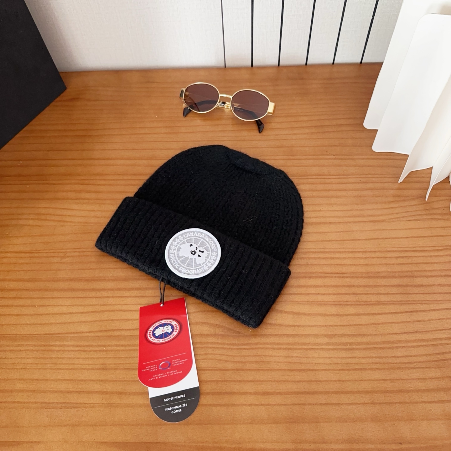 CANADA GOOSE加拿大鹅冬季保暖羊绒冷帽兔羊毛材质，手感厚实，不易变形时尚百搭情侣帽，进口刺绣标