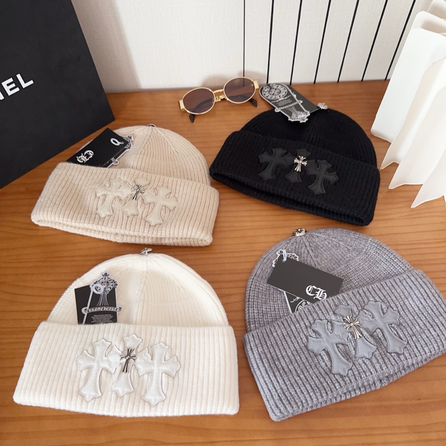 克罗心秋冬款安哥拉兔毛针织毛线帽这款必定是极简主义的最爱干净，利索，时尚百搭，绝对不挑脸型！属于时尚经典