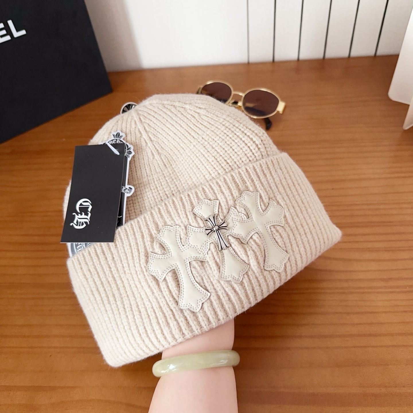 克罗心秋冬款安哥拉兔毛针织毛线帽这款必定是极简主义的最爱干净，利索，时尚百搭，绝对不挑脸型！属于时尚经典