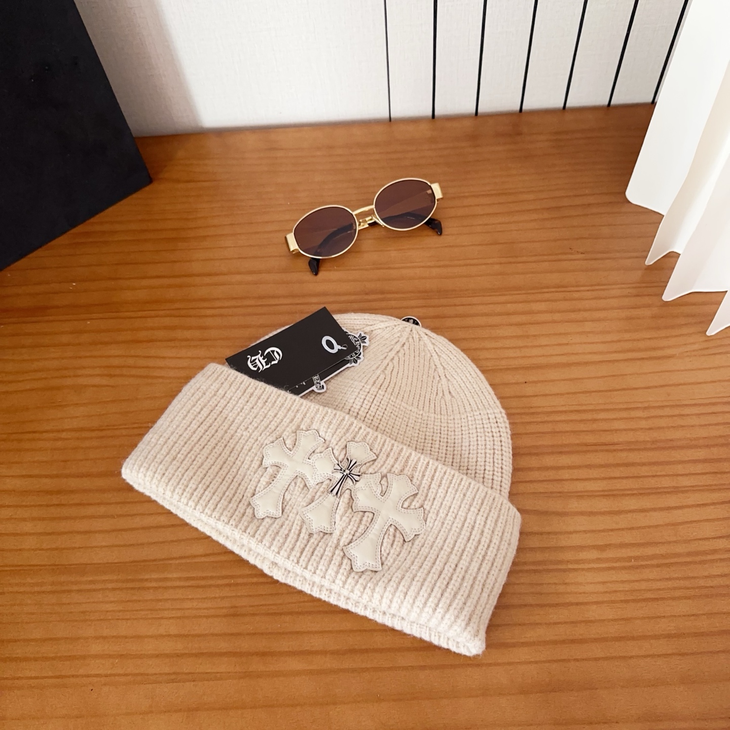 克罗心秋冬款安哥拉兔毛针织毛线帽这款必定是极简主义的最爱干净，利索，时尚百搭，绝对不挑脸型！属于时尚经典