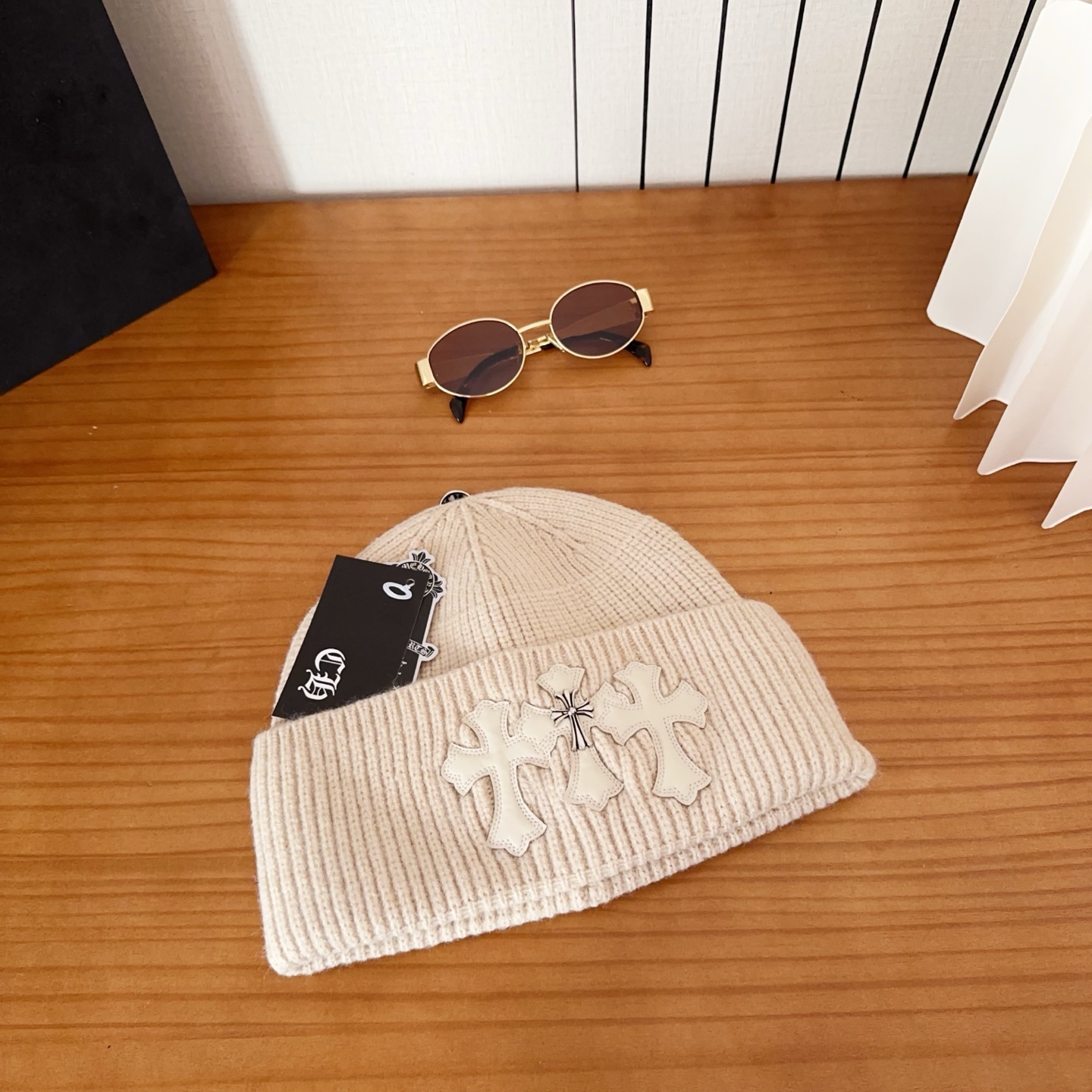 克罗心秋冬款安哥拉兔毛针织毛线帽这款必定是极简主义的最爱干净，利索，时尚百搭，绝对不挑脸型！属于时尚经典