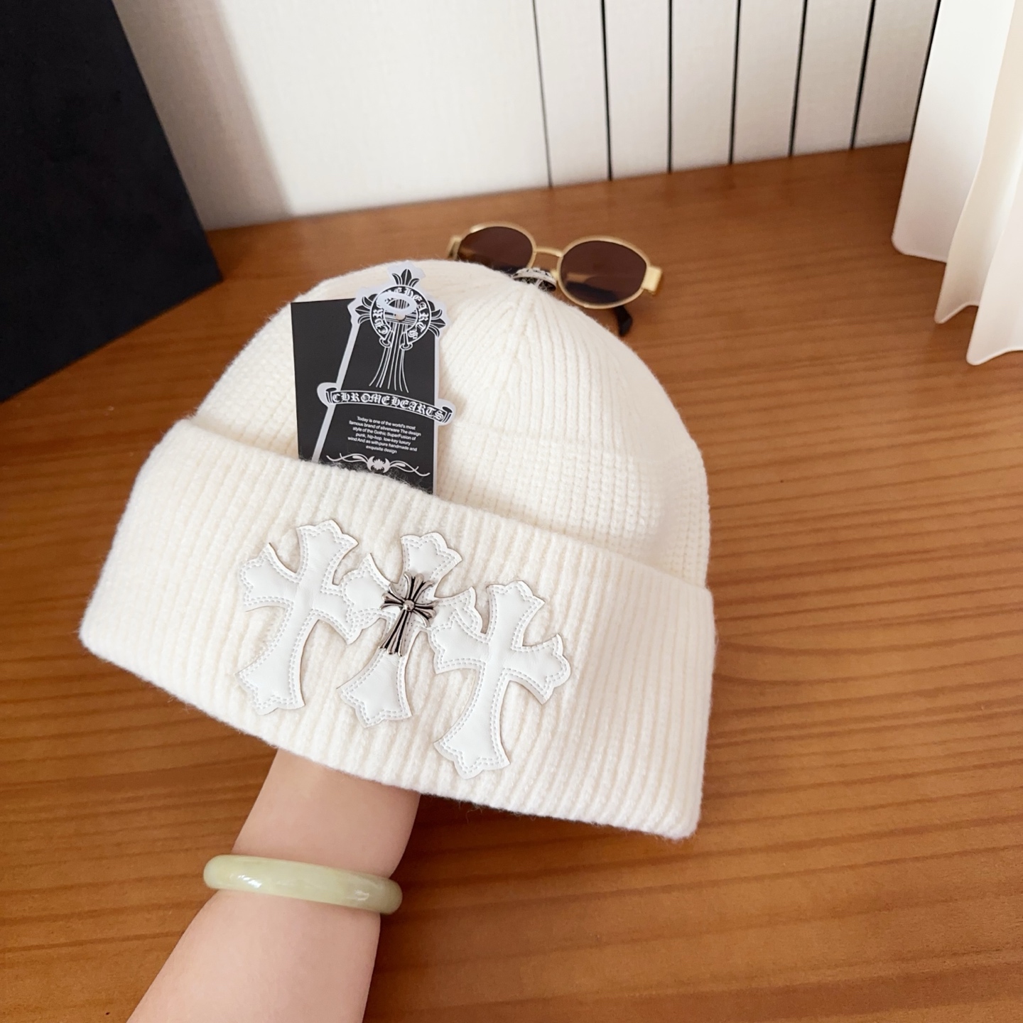 克罗心秋冬款安哥拉兔毛针织毛线帽这款必定是极简主义的最爱干净，利索，时尚百搭，绝对不挑脸型！属于时尚经典