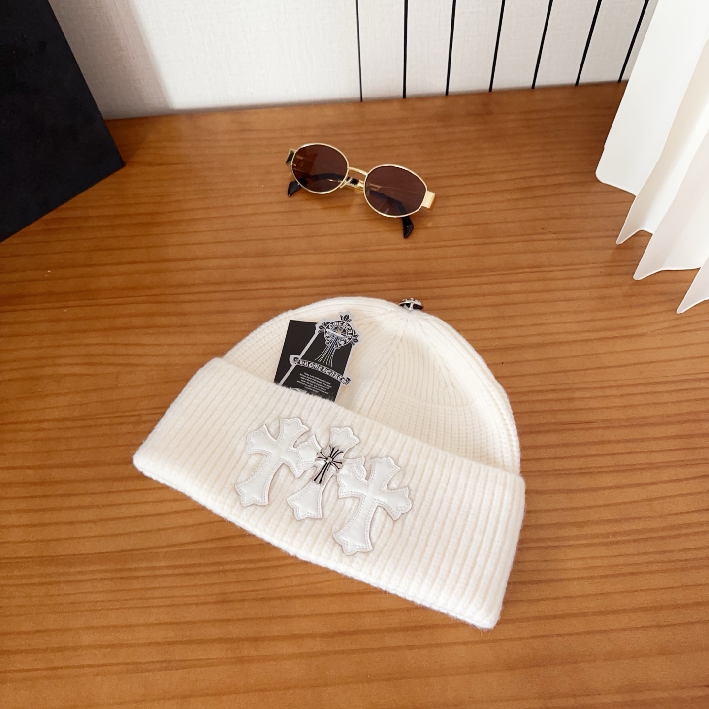 克罗心秋冬款安哥拉兔毛针织毛线帽这款必定是极简主义的最爱干净，利索，时尚百搭，绝对不挑脸型！属于时尚经典