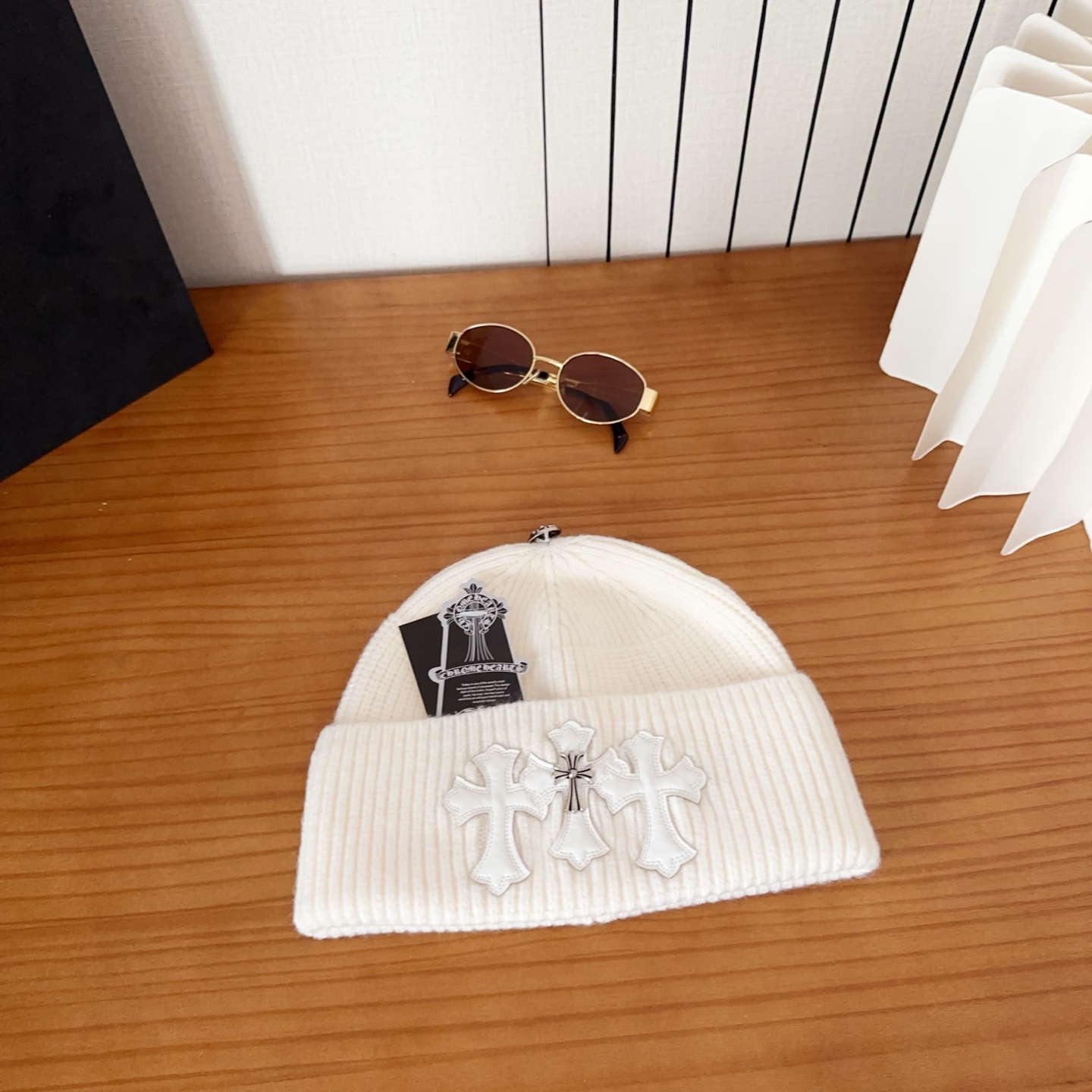 克罗心秋冬款安哥拉兔毛针织毛线帽这款必定是极简主义的最爱干净，利索，时尚百搭，绝对不挑脸型！属于时尚经典