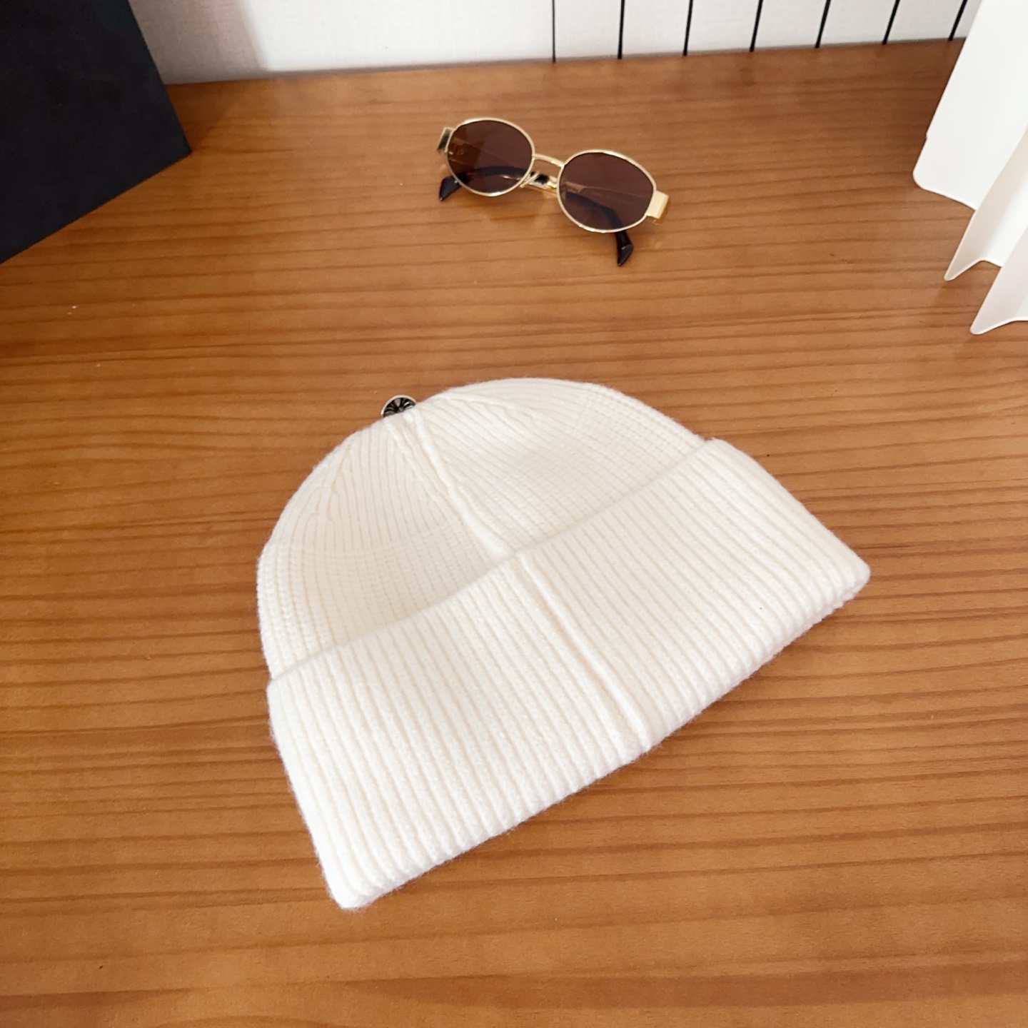 克罗心秋冬款安哥拉兔毛针织毛线帽这款必定是极简主义的最爱干净，利索，时尚百搭，绝对不挑脸型！属于时尚经典