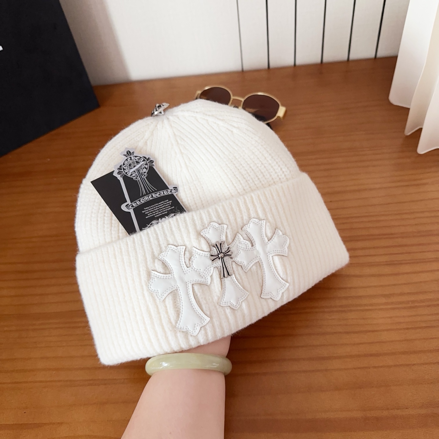 克罗心秋冬款安哥拉兔毛针织毛线帽这款必定是极简主义的最爱干净，利索，时尚百搭，绝对不挑脸型！属于时尚经典