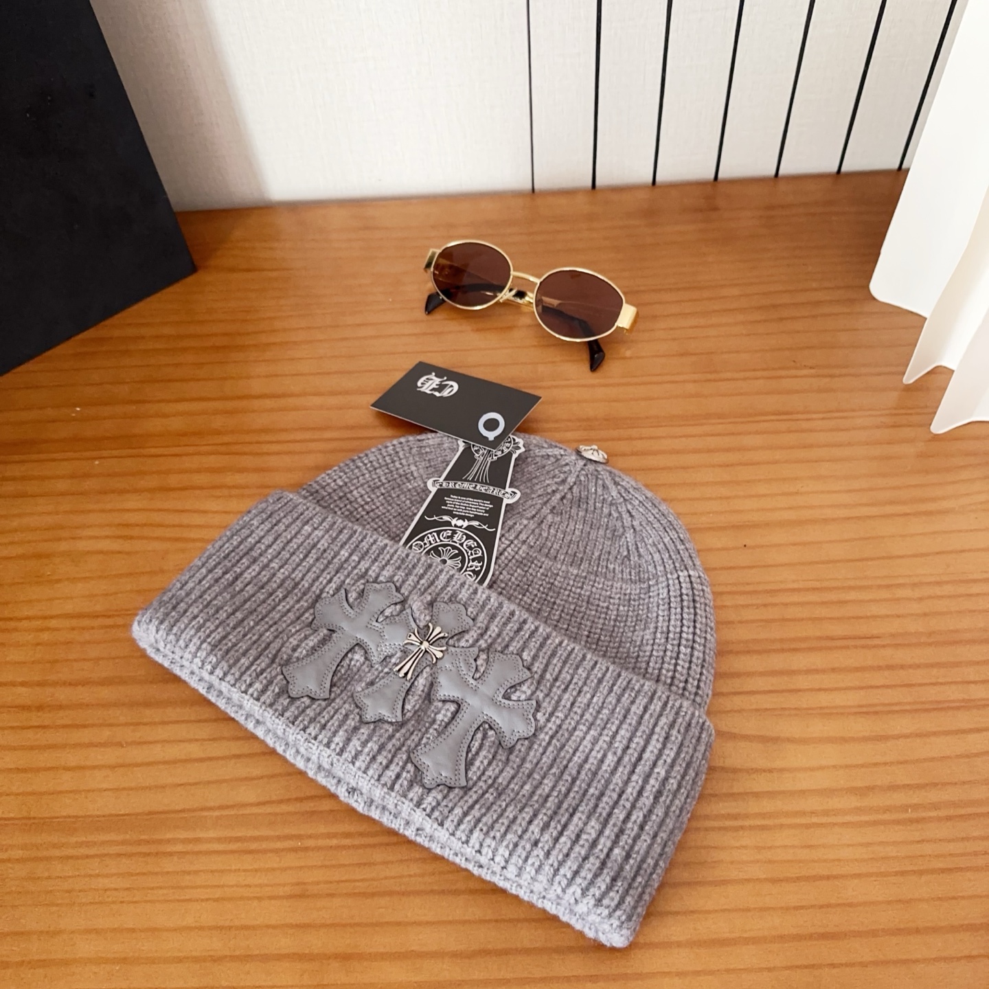 克罗心秋冬款安哥拉兔毛针织毛线帽这款必定是极简主义的最爱干净，利索，时尚百搭，绝对不挑脸型！属于时尚经典