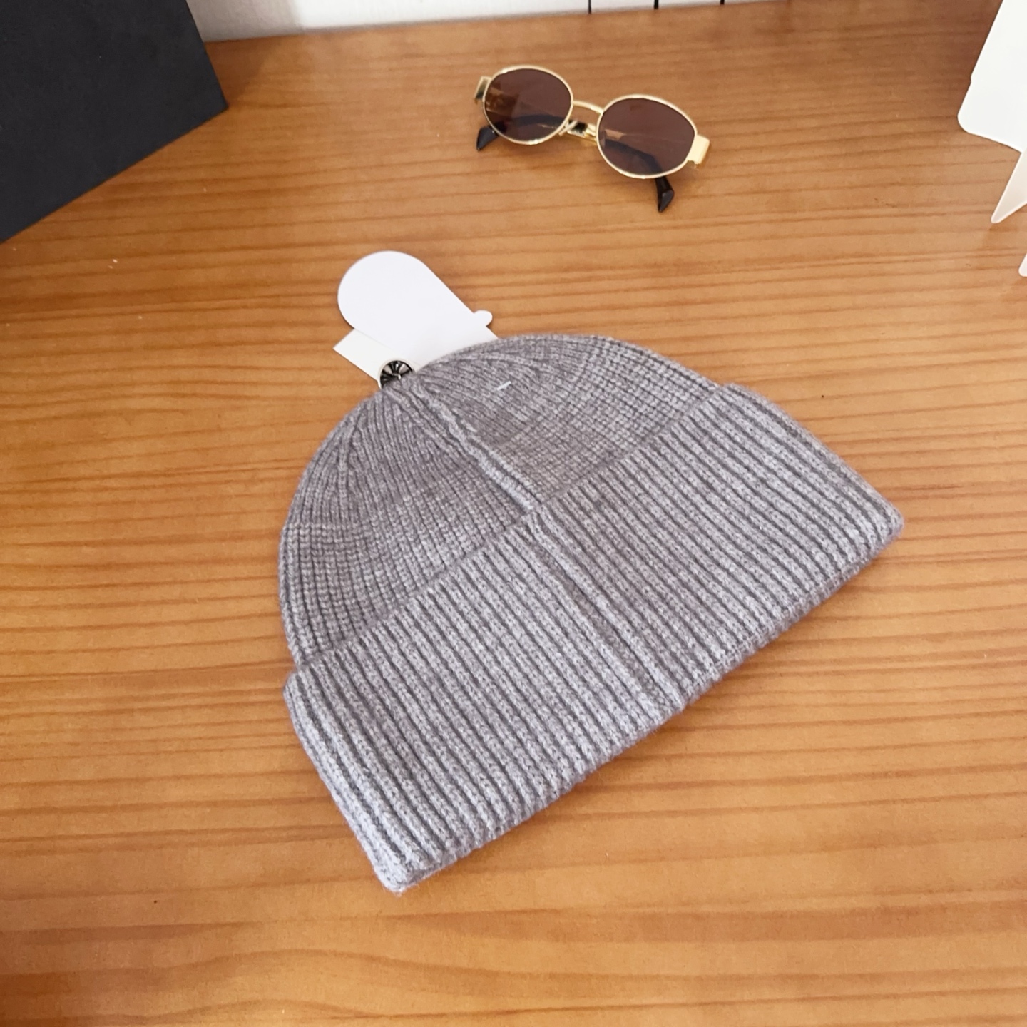 克罗心秋冬款安哥拉兔毛针织毛线帽这款必定是极简主义的最爱干净，利索，时尚百搭，绝对不挑脸型！属于时尚经典