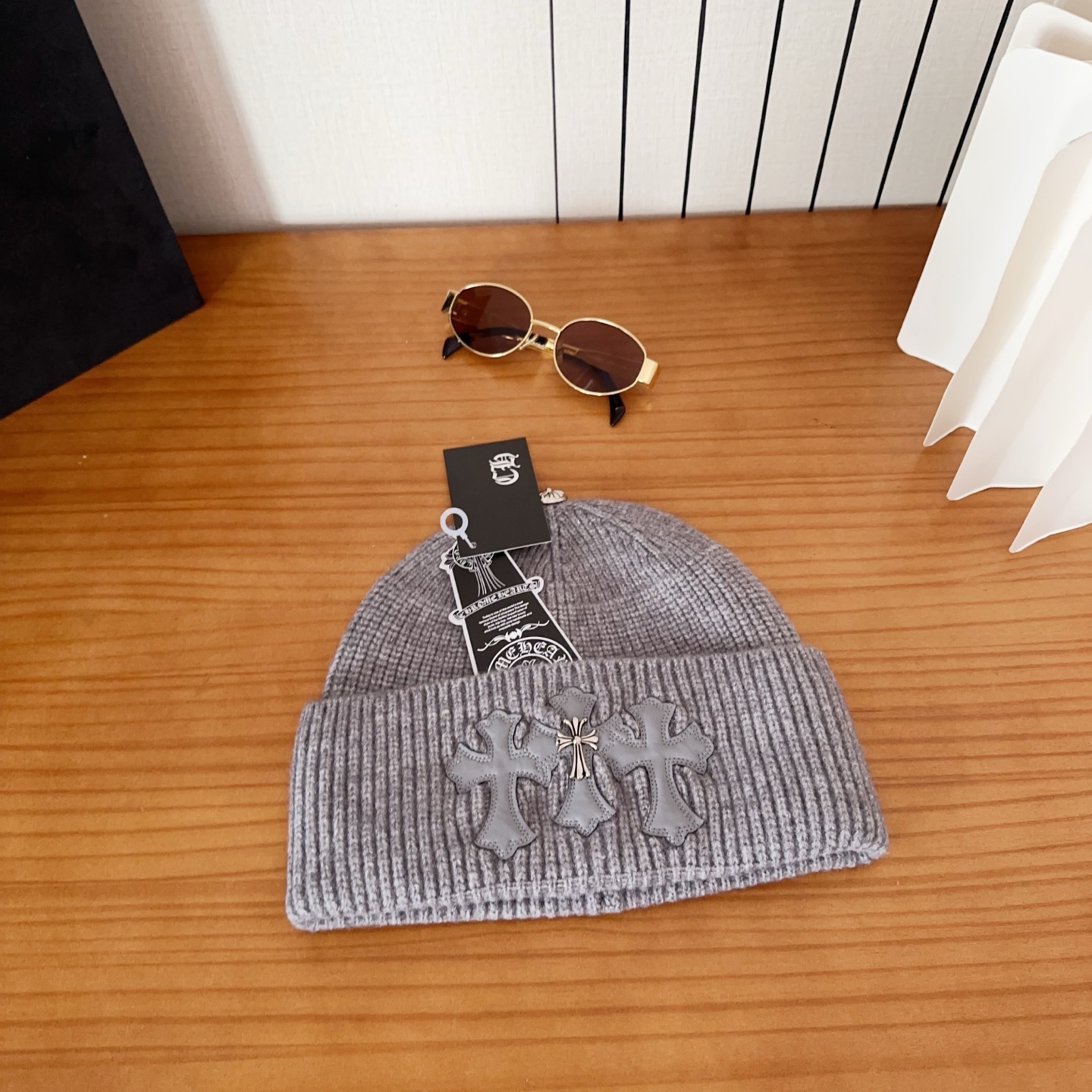 克罗心秋冬款安哥拉兔毛针织毛线帽这款必定是极简主义的最爱干净，利索，时尚百搭，绝对不挑脸型！属于时尚经典