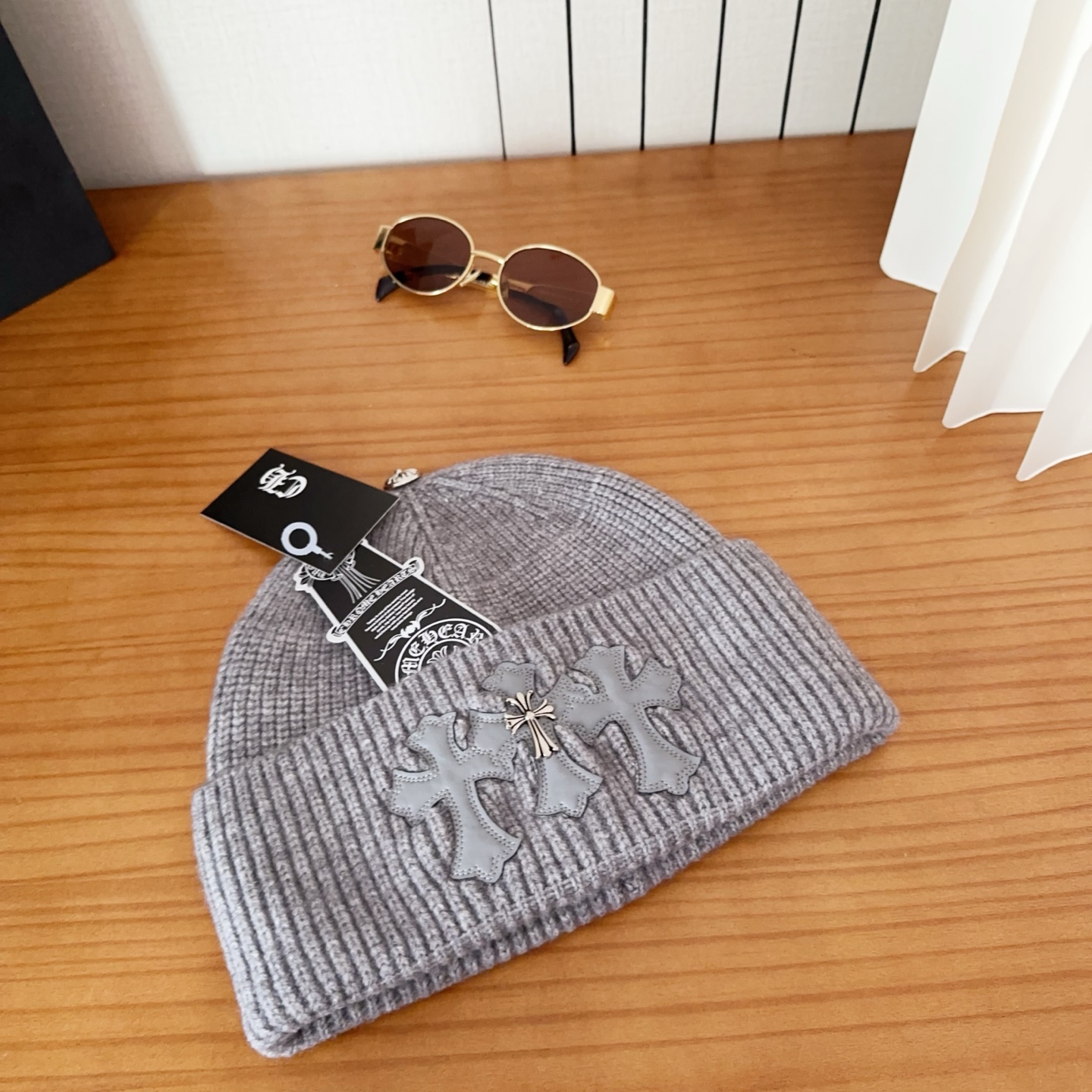 克罗心秋冬款安哥拉兔毛针织毛线帽这款必定是极简主义的最爱干净，利索，时尚百搭，绝对不挑脸型！属于时尚经典