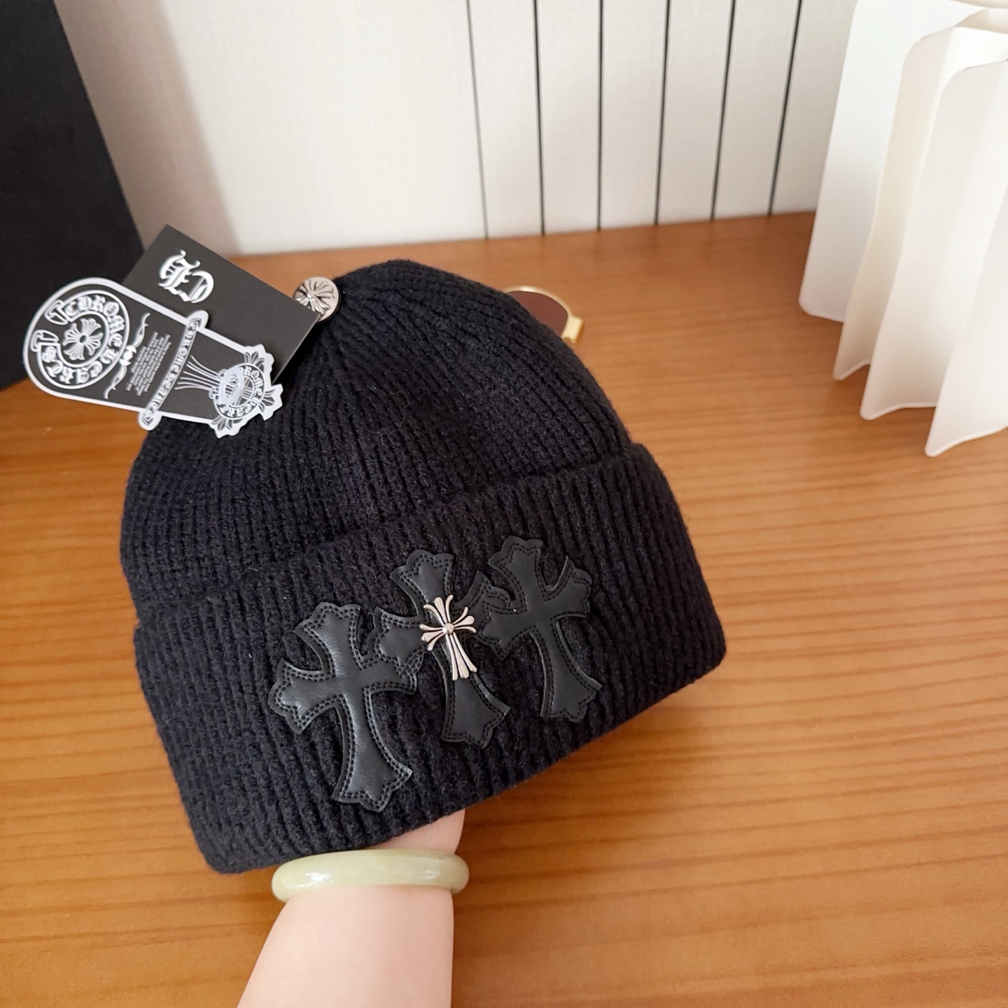 克罗心秋冬款安哥拉兔毛针织毛线帽这款必定是极简主义的最爱干净，利索，时尚百搭，绝对不挑脸型！属于时尚经典