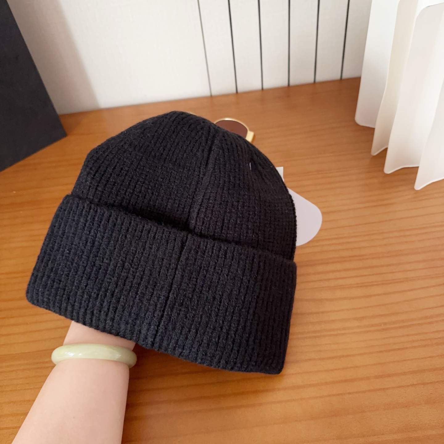 克罗心秋冬款安哥拉兔毛针织毛线帽这款必定是极简主义的最爱干净，利索，时尚百搭，绝对不挑脸型！属于时尚经典