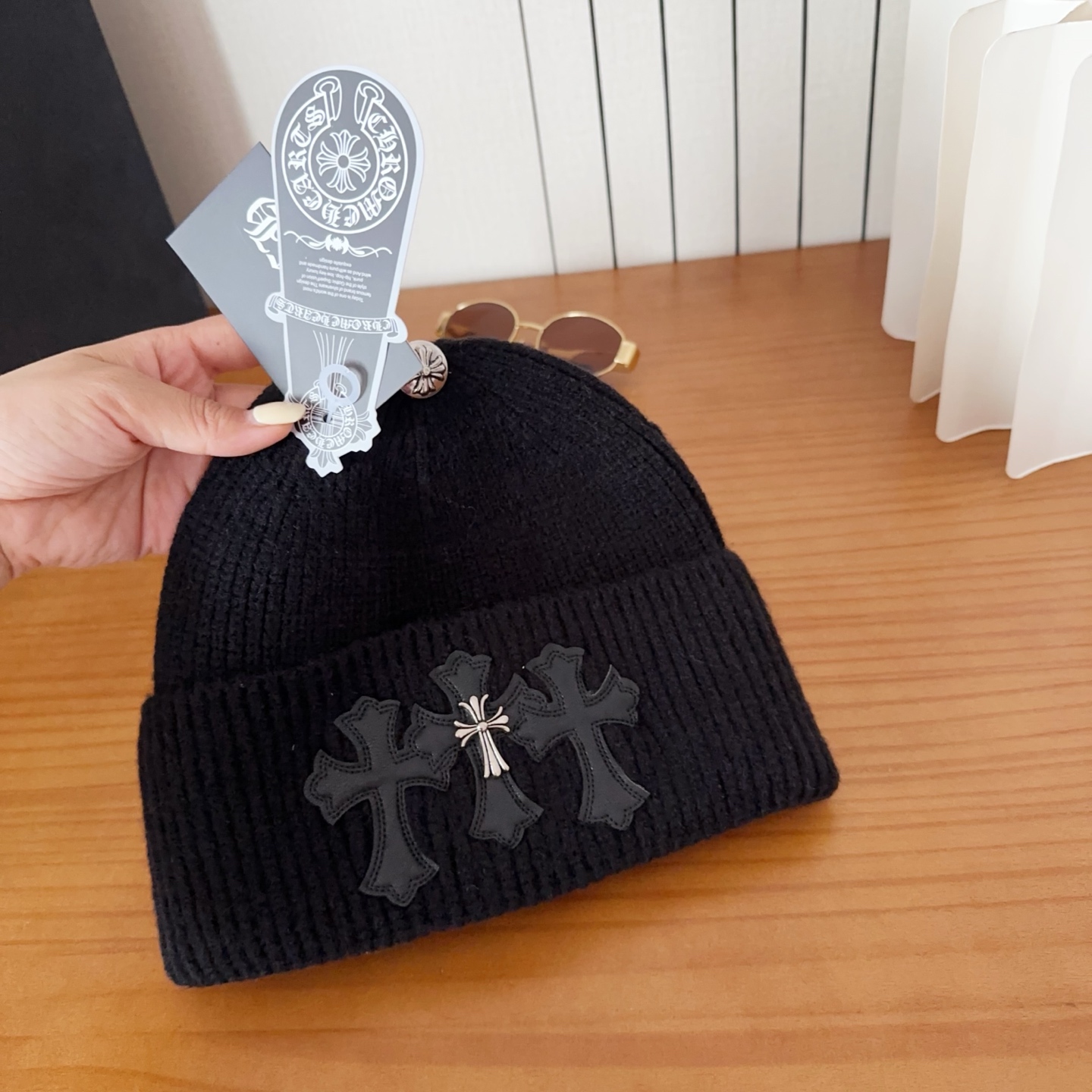 克罗心秋冬款安哥拉兔毛针织毛线帽这款必定是极简主义的最爱干净，利索，时尚百搭，绝对不挑脸型！属于时尚经典