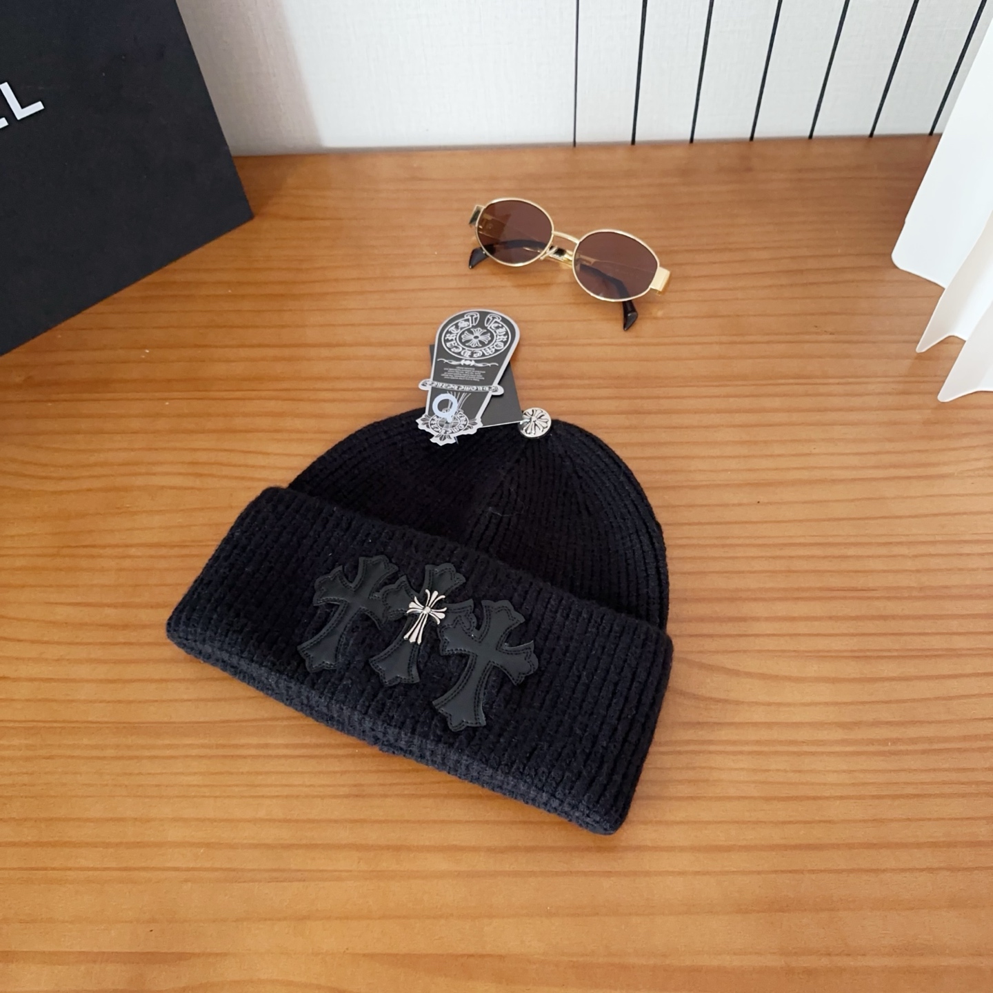 克罗心秋冬款安哥拉兔毛针织毛线帽这款必定是极简主义的最爱干净，利索，时尚百搭，绝对不挑脸型！属于时尚经典